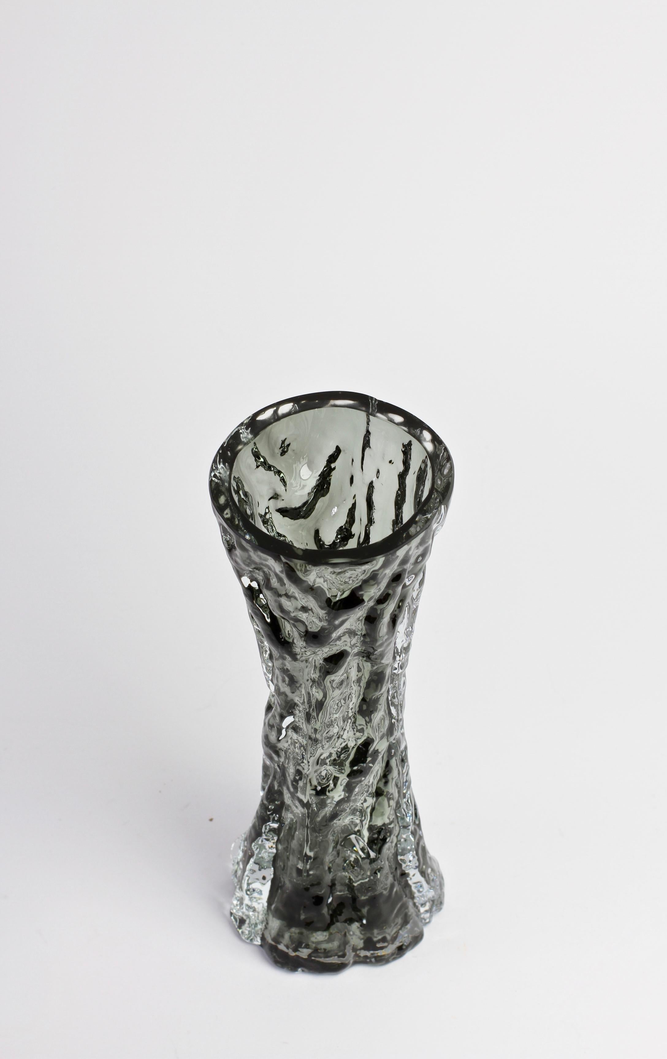 Grand vase vintage en verre fumé noir à écorce d'arbre par Ingrid Glas:: vers 1970 10