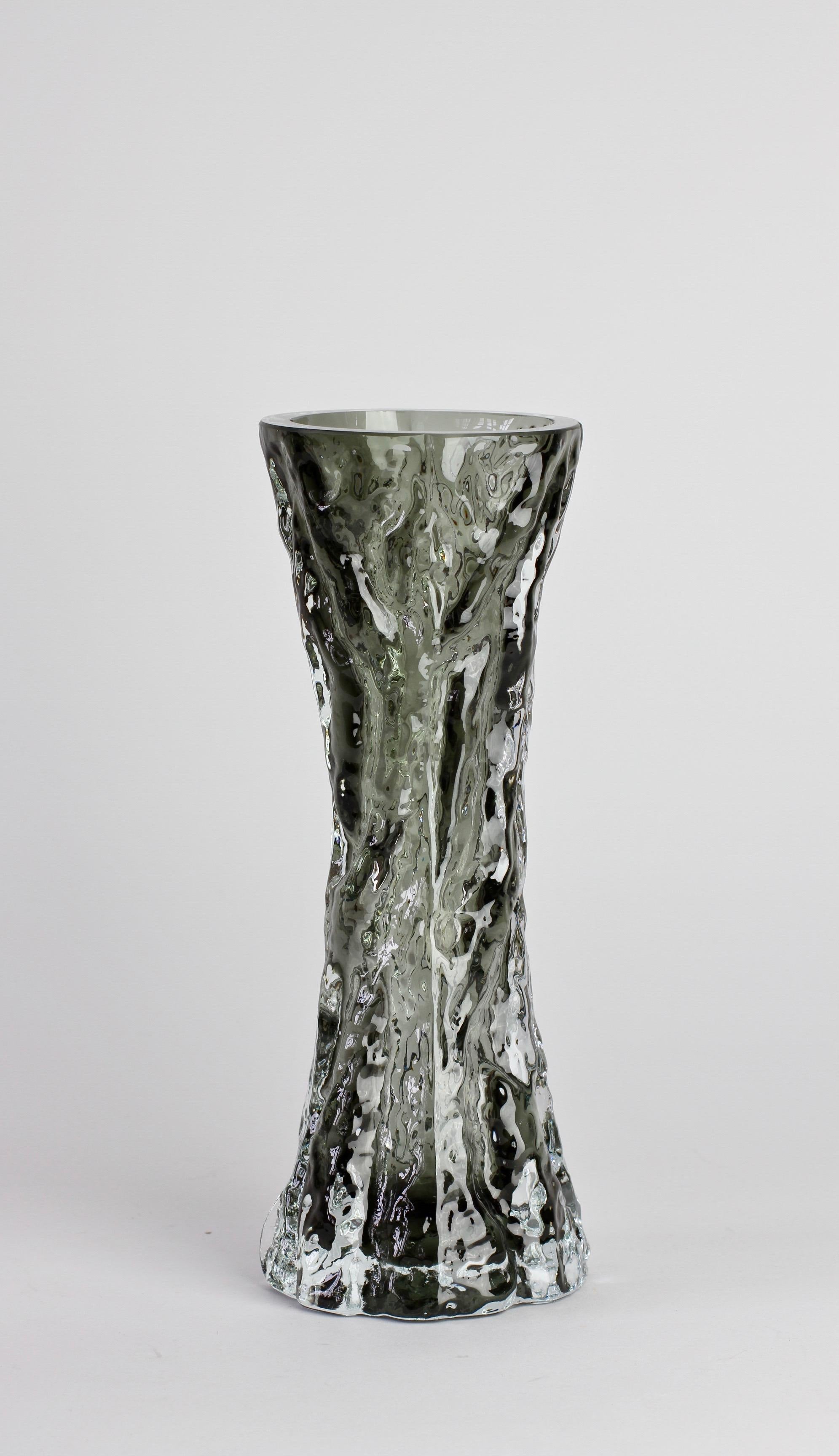 Mid-Century Modern Grand vase vintage en verre fumé noir à écorce d'arbre par Ingrid Glas:: vers 1970