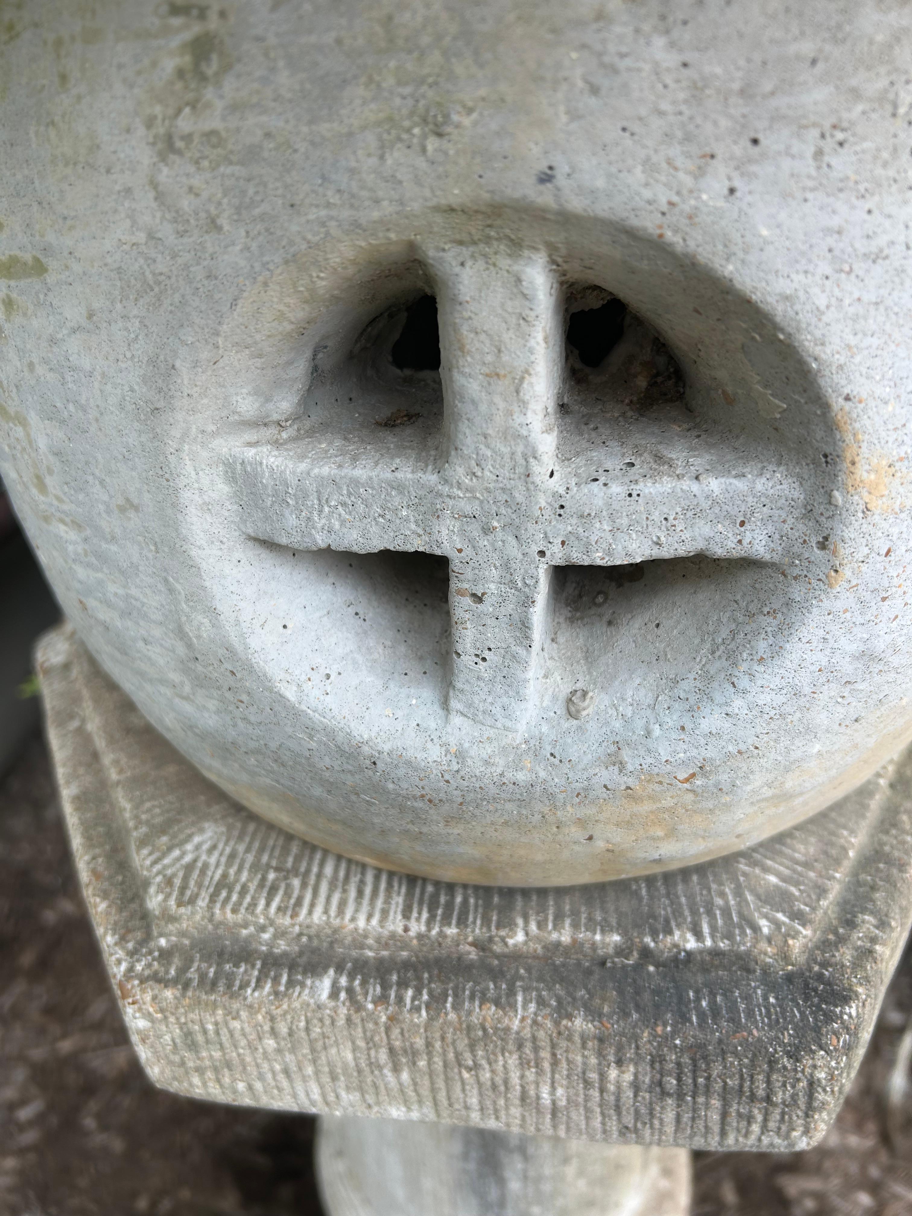 Statua da giardino della Pagoda Giapponese alta e vintage in cemento in vendita 5