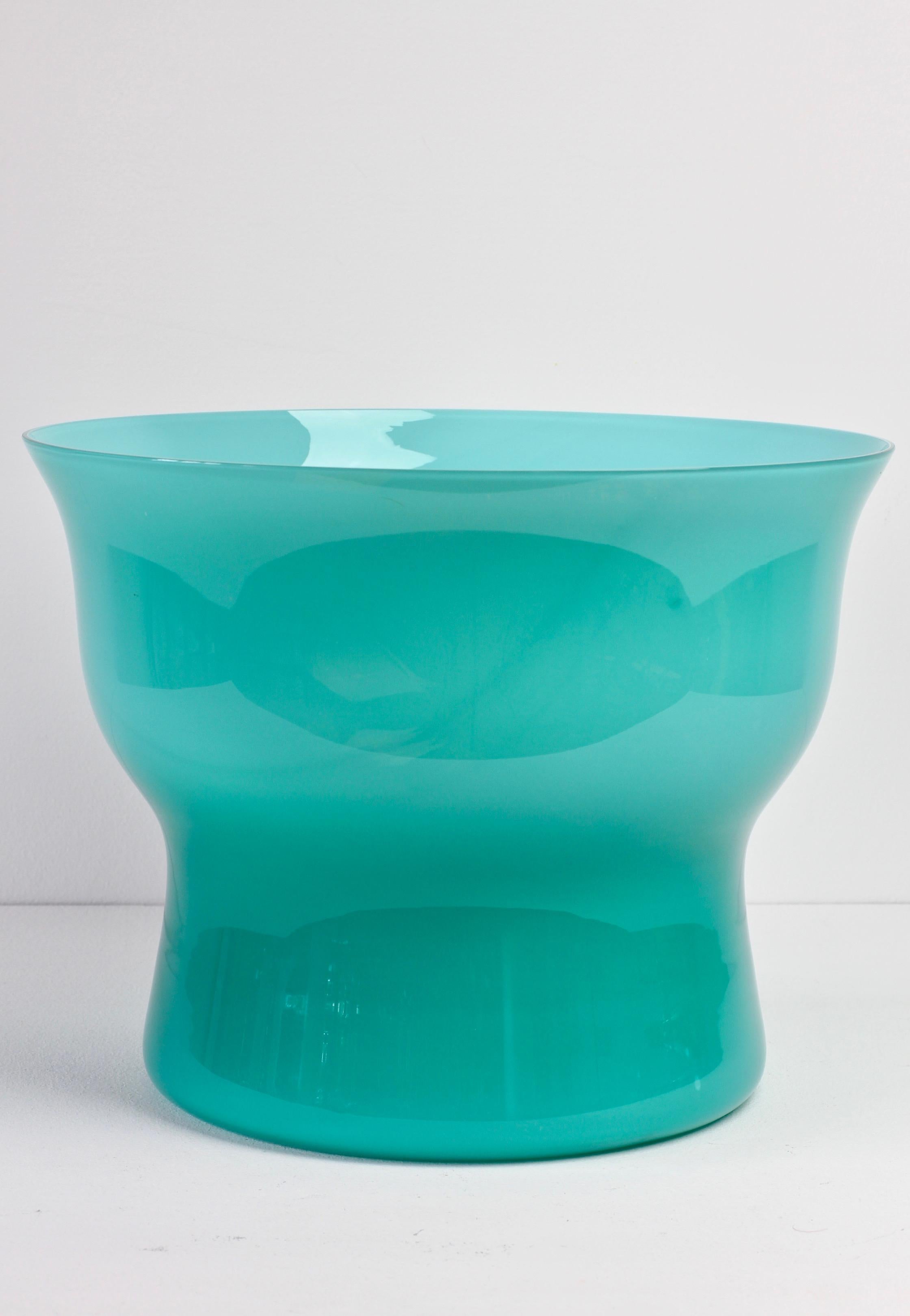 Mid-Century Modern Large Vintage Turquoise Cenedese Italian Murano Glass Centrepiece Vase