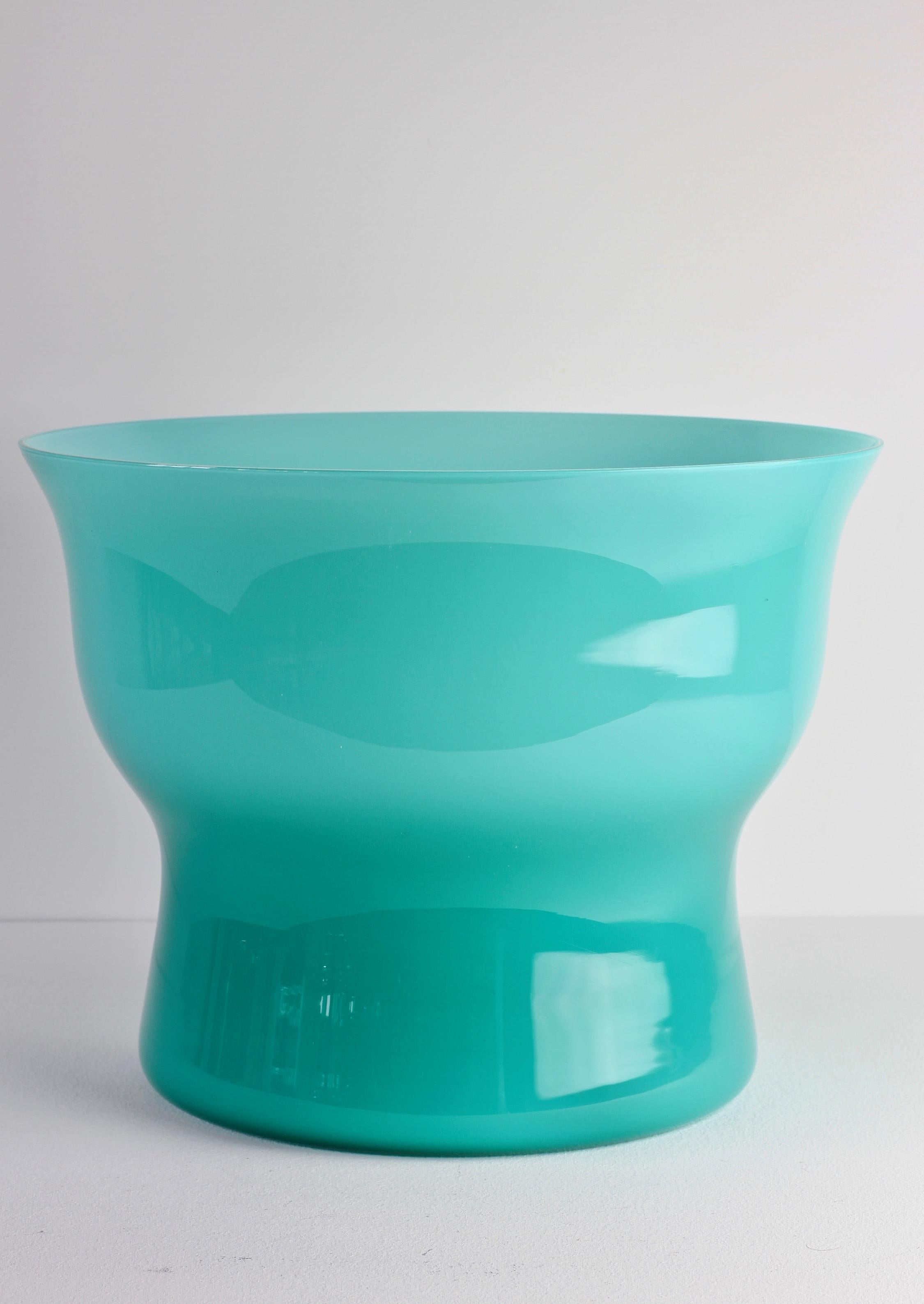 Large Vintage Turquoise Cenedese Italian Murano Glass Centrepiece Vase In Good Condition In Landau an der Isar, Bayern