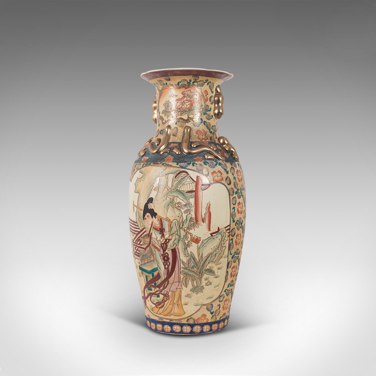 Grand vase décoratif oriental, céramique, urne, feuillage, Art Déco, vers 1940 Bon état - En vente à Hele, Devon, GB