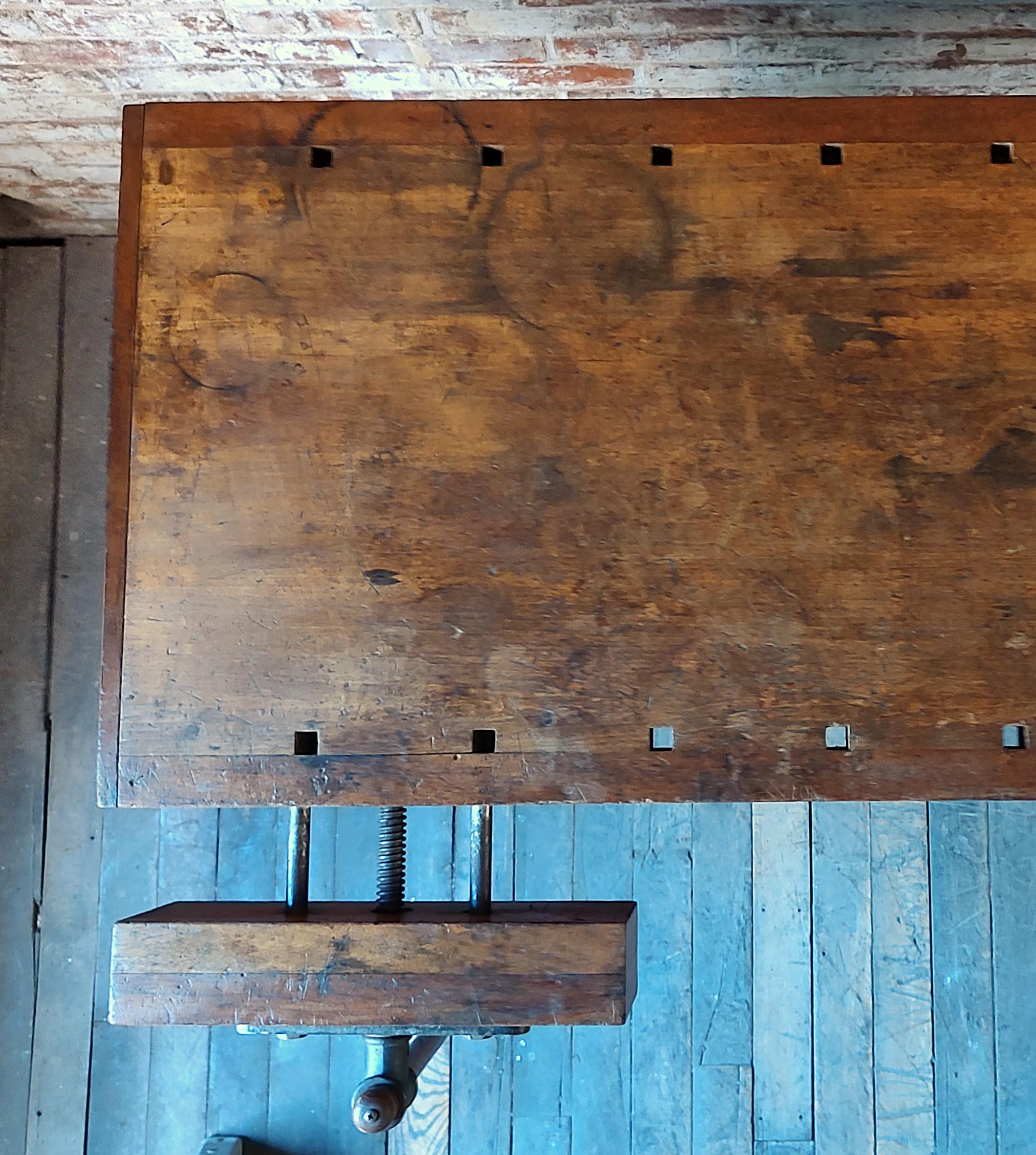 Grand étau double Vintage Établi de menuisier en vente 4