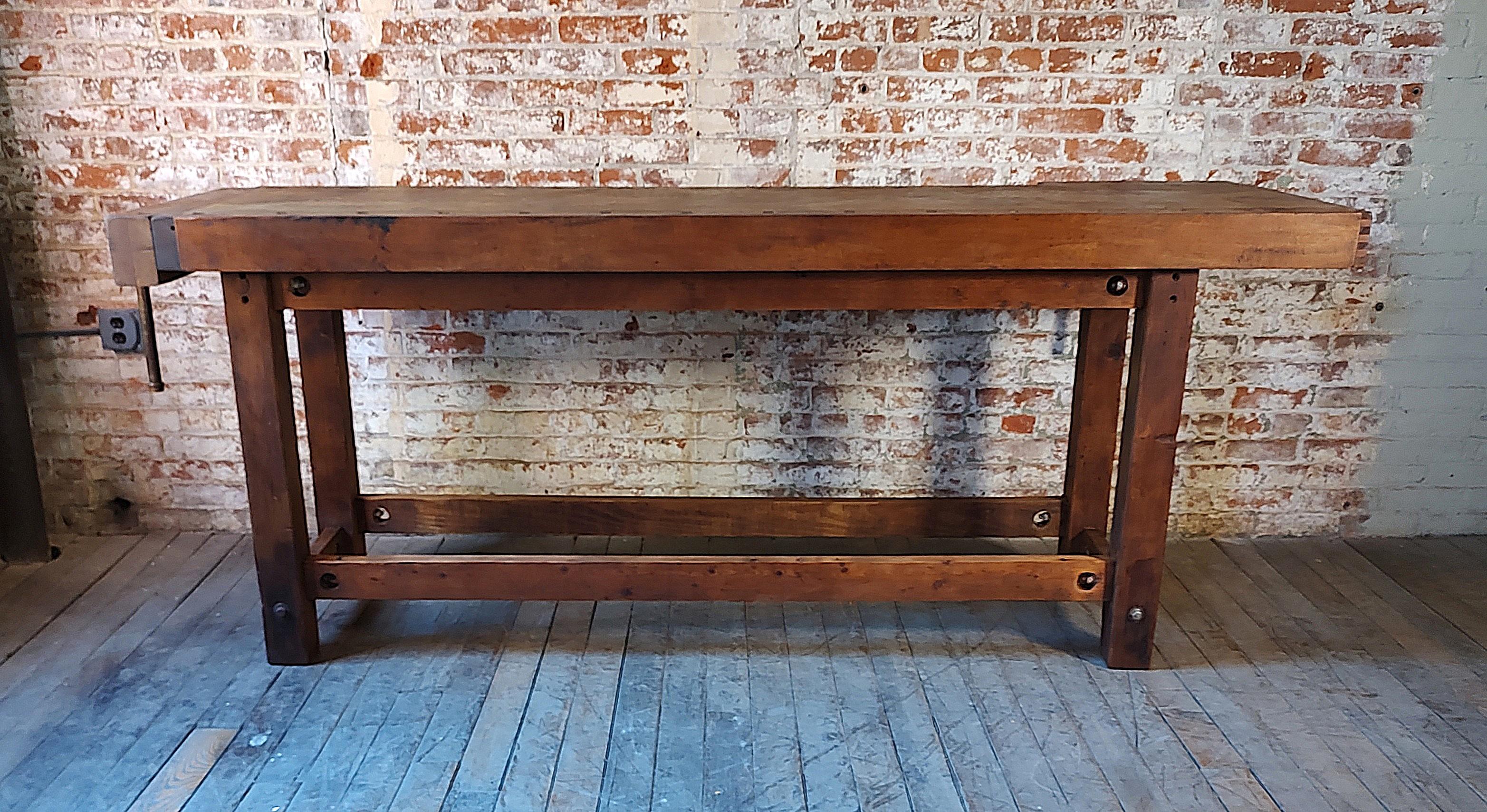 Bois Grand étau double Vintage Établi de menuisier en vente