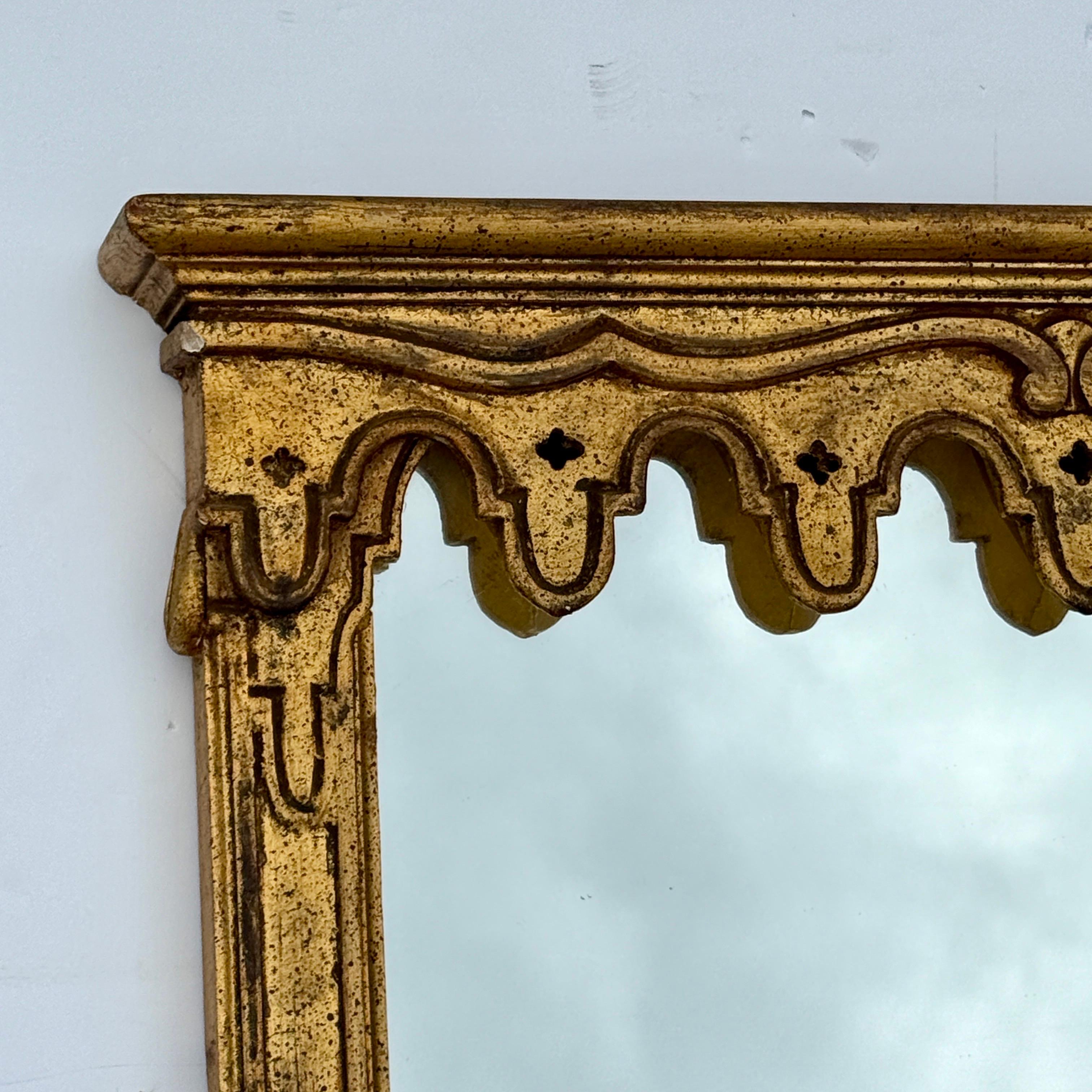 Großer italienischer Gold vergoldeter Florentiner Wandspiegel (Handgeschnitzt) im Angebot