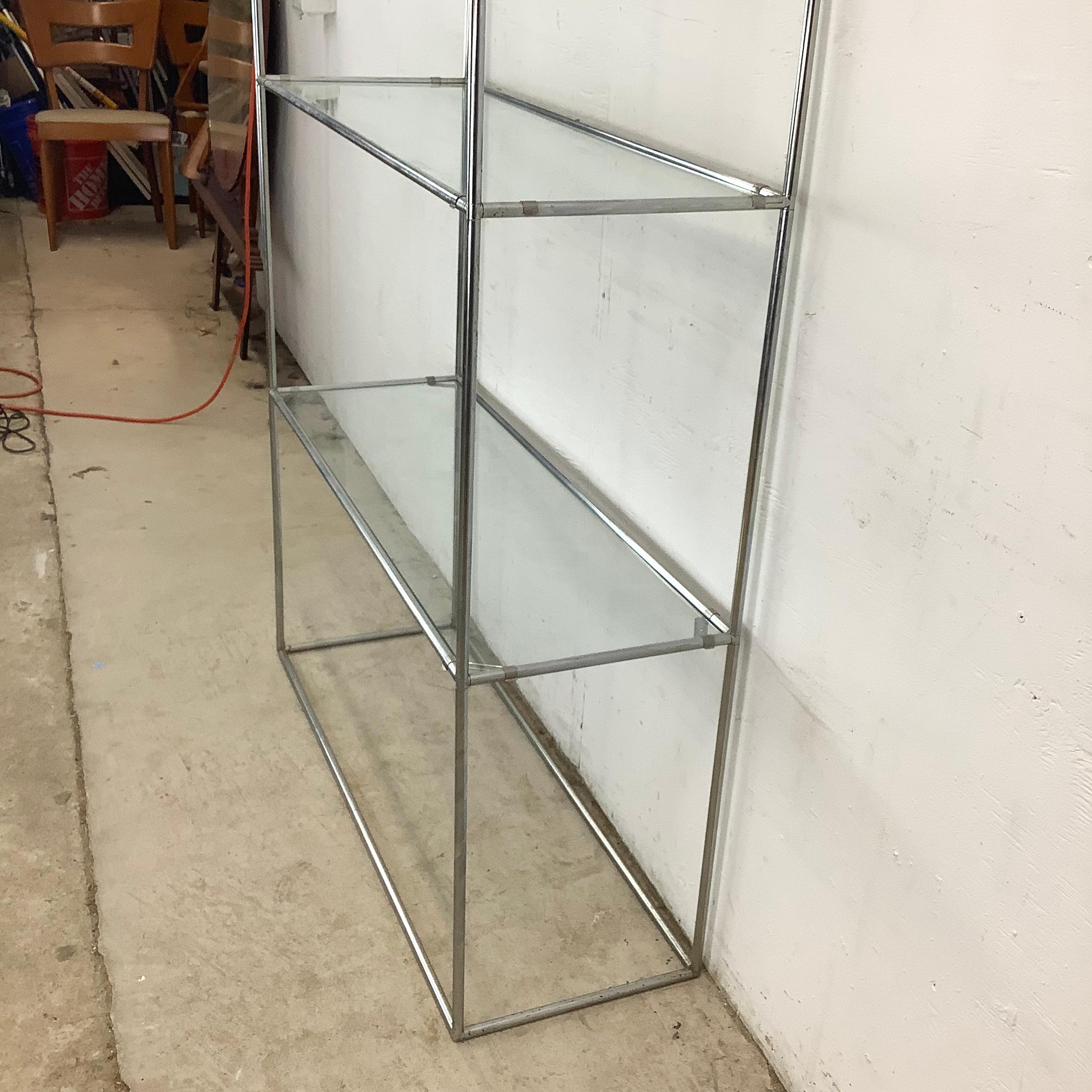 Tall Vintage Modern Etagere In condizioni buone in vendita a Trenton, NJ