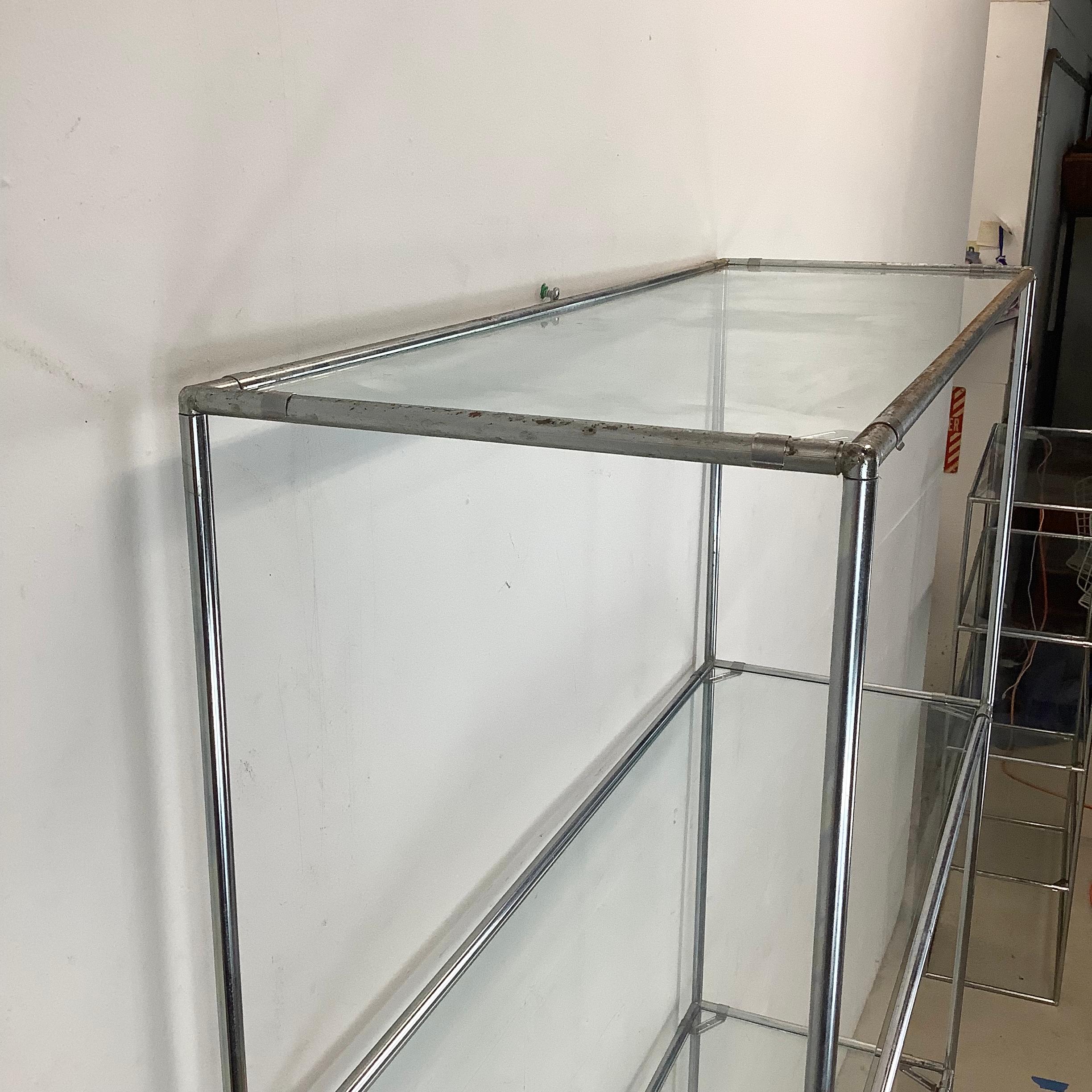 Metallo Tall Vintage Modern Etagere in vendita