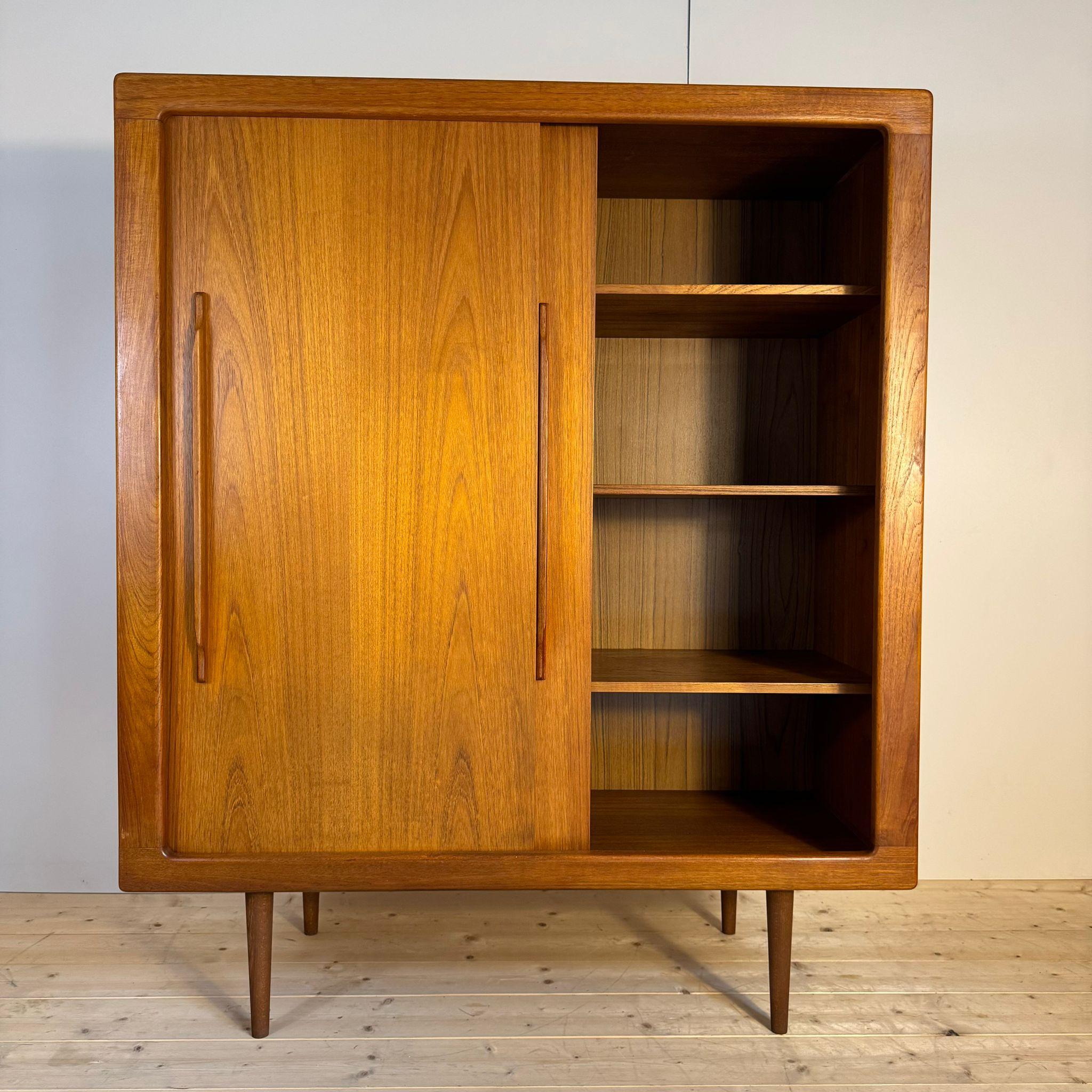 Tall vintage sideboard, Denmark 1960 For Sale 4