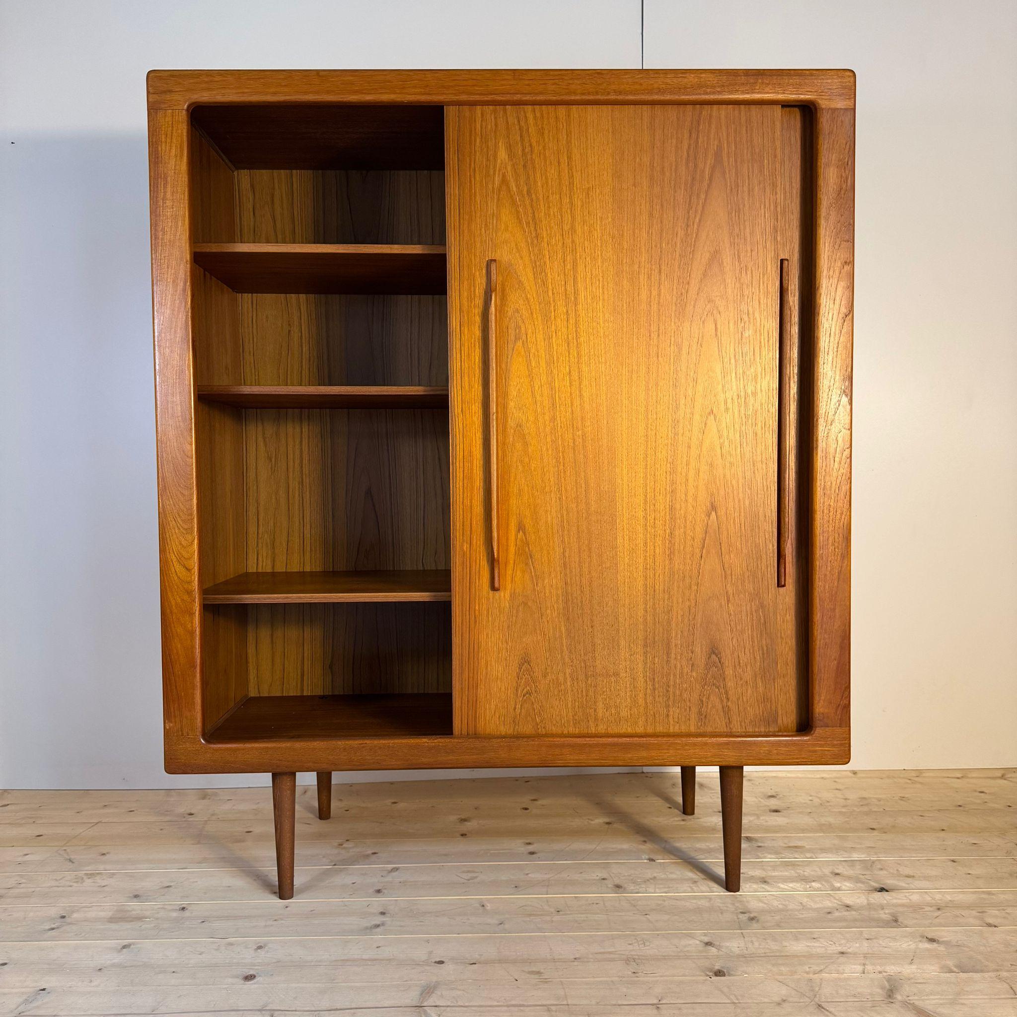 Tall vintage sideboard, Denmark 1960 For Sale 6