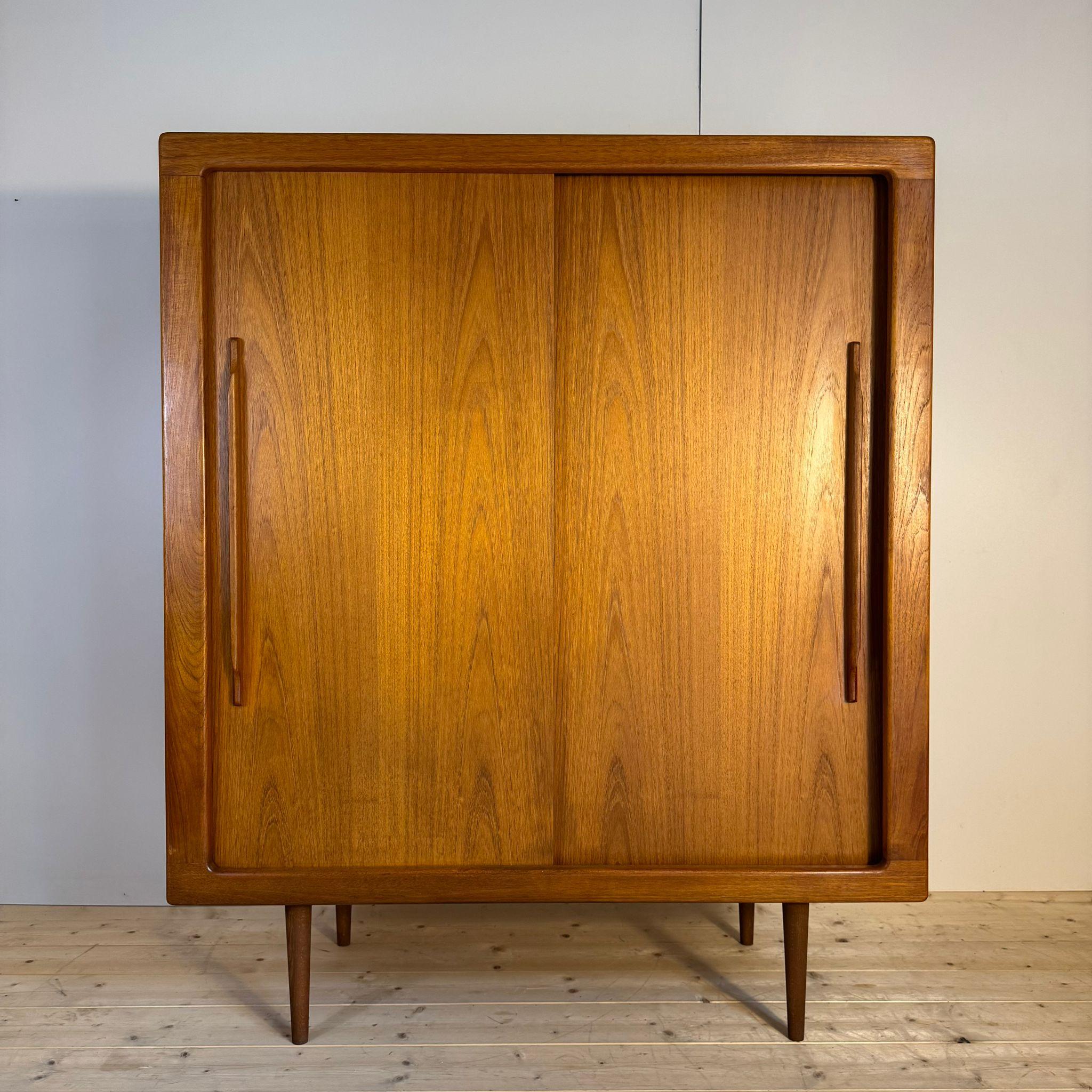 Tall vintage sideboard, Denmark 1960 For Sale 1
