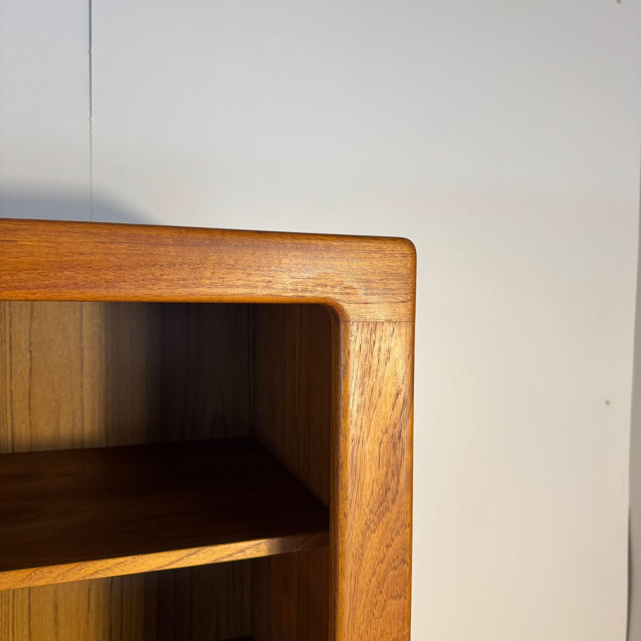 Tall vintage sideboard, Denmark 1960 For Sale 2