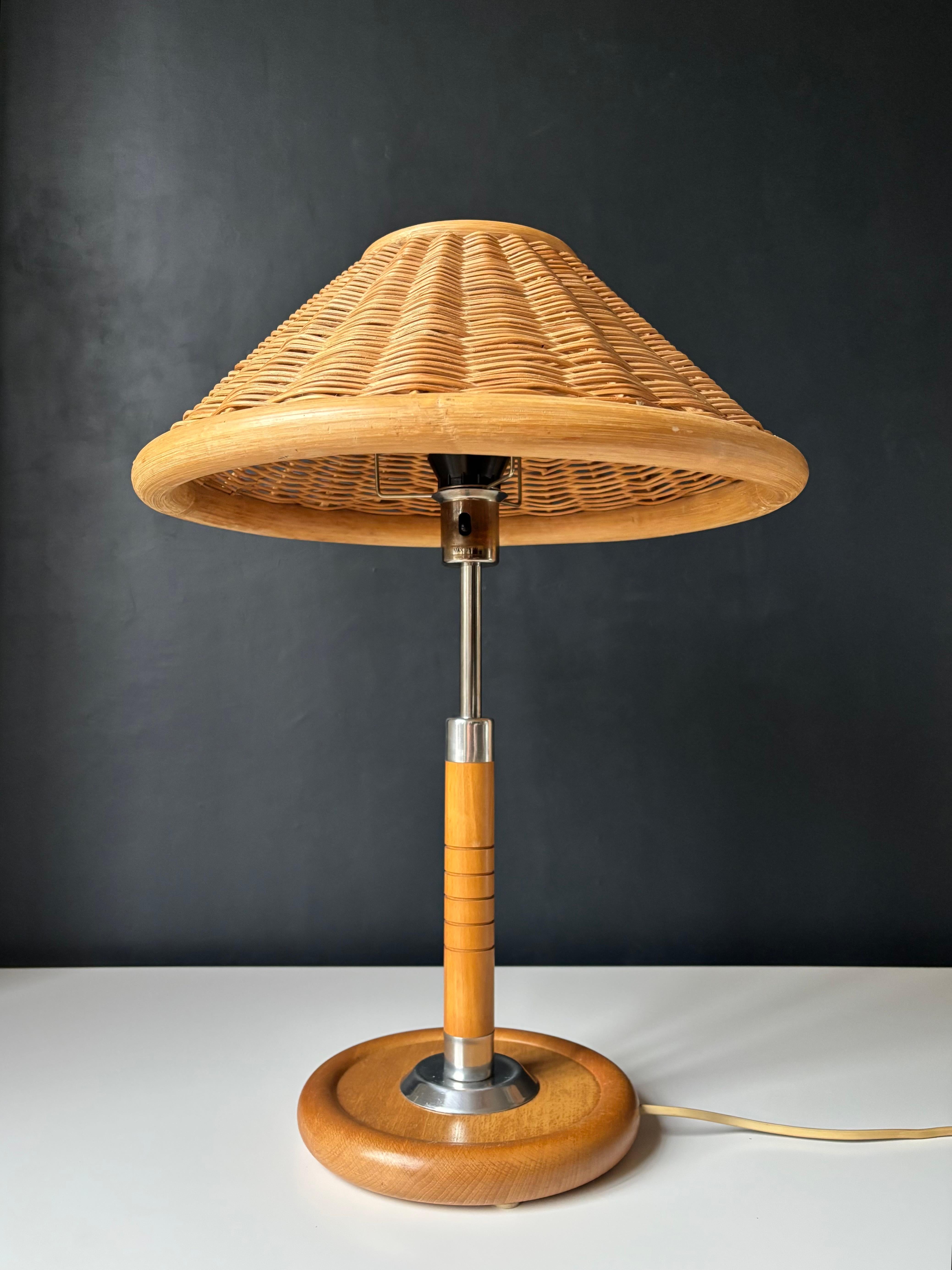 Mid-Century moderno Lampada da tavolo alta in rattan spagnolo e Wood, anni '70 in vendita