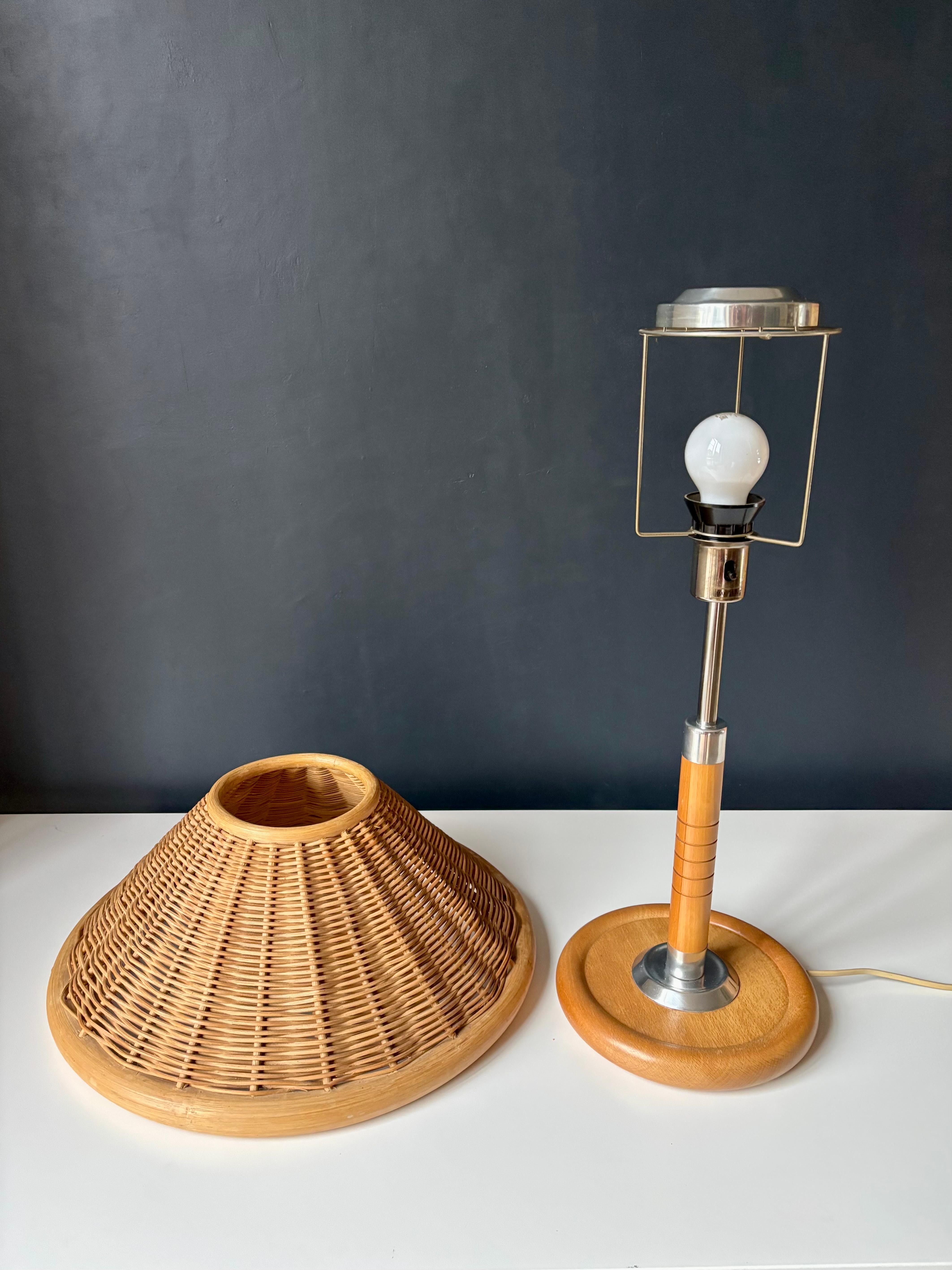 XX secolo Lampada da tavolo alta in rattan spagnolo e Wood, anni '70 in vendita