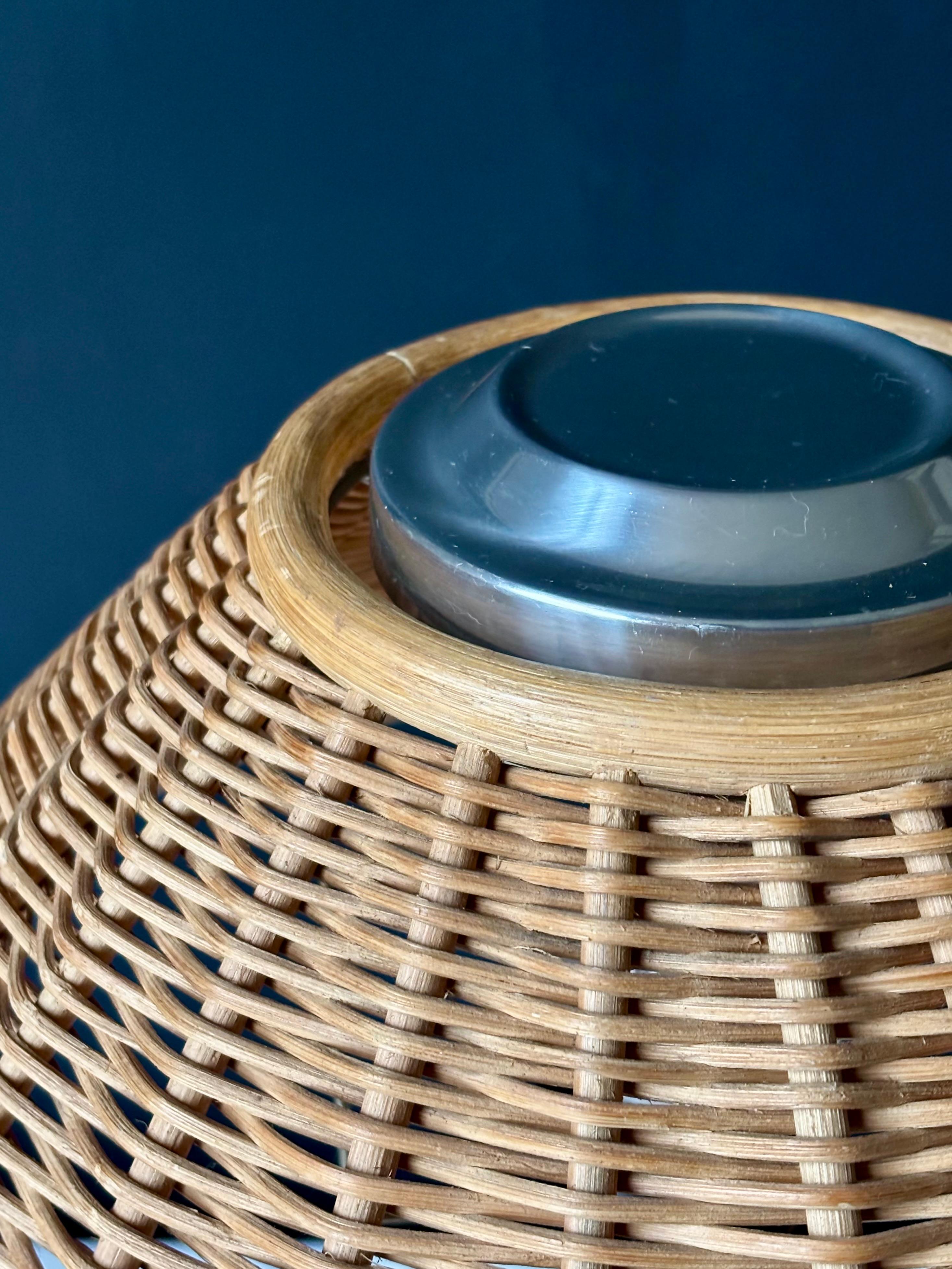 Rattan Lampada da tavolo alta in rattan spagnolo e Wood, anni '70 in vendita
