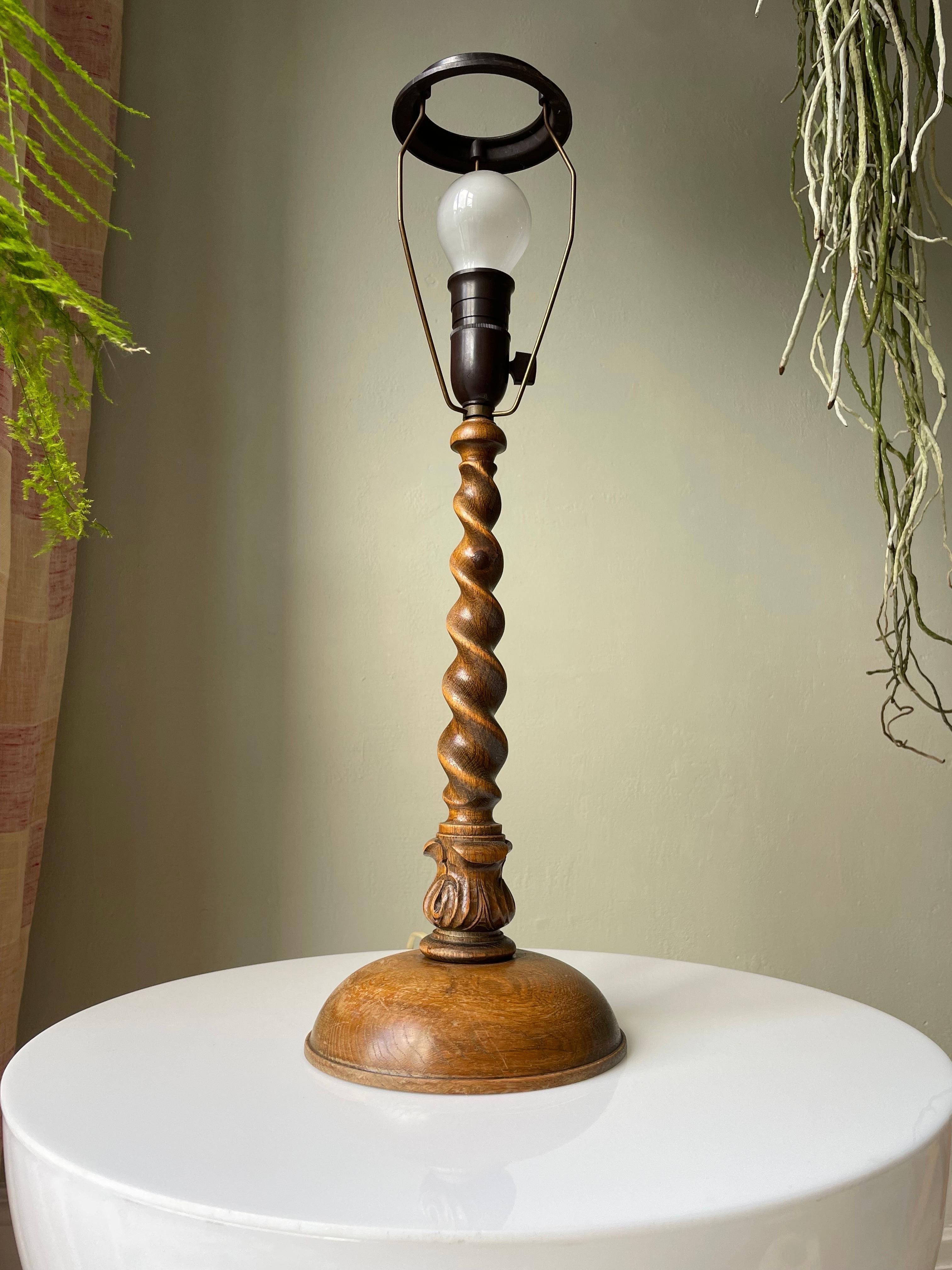 Tall Vintage Swirling Wooden Table Lamp, 1960s For Sale 3