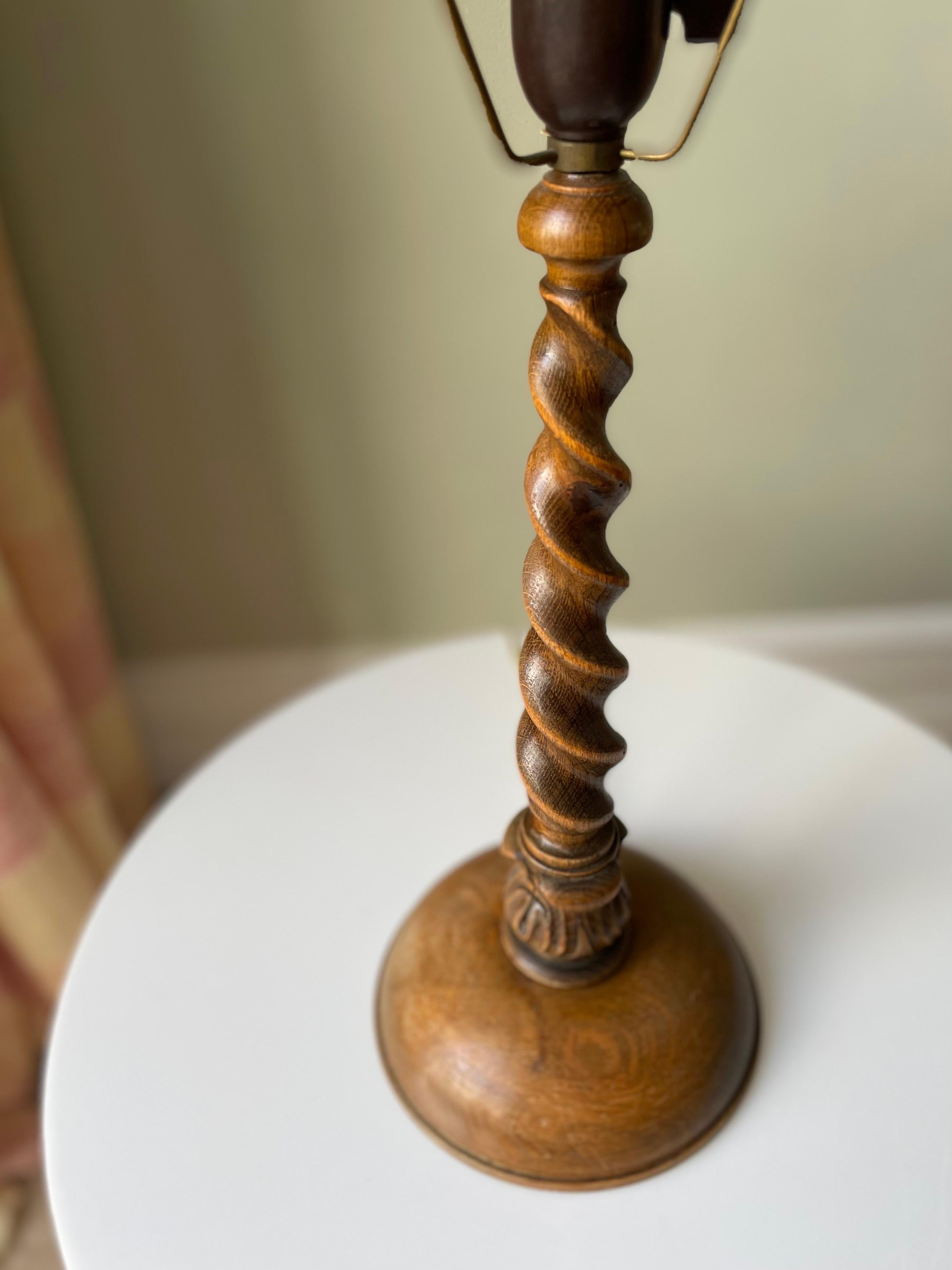 Tall Vintage Swirling Wooden Table Lamp, 1960s For Sale 7