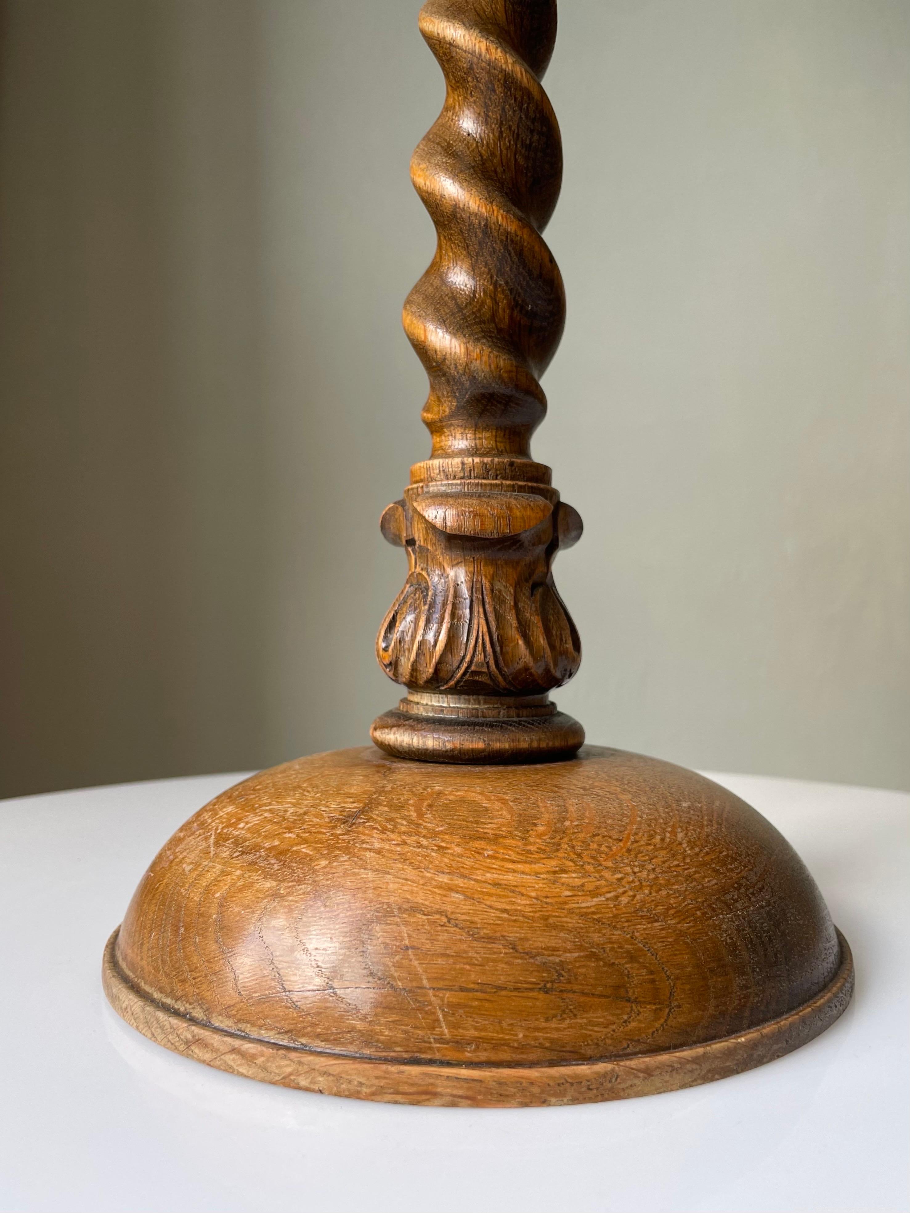 Tall Vintage Swirling Wooden Table Lamp, 1960s In Good Condition For Sale In Copenhagen, DK