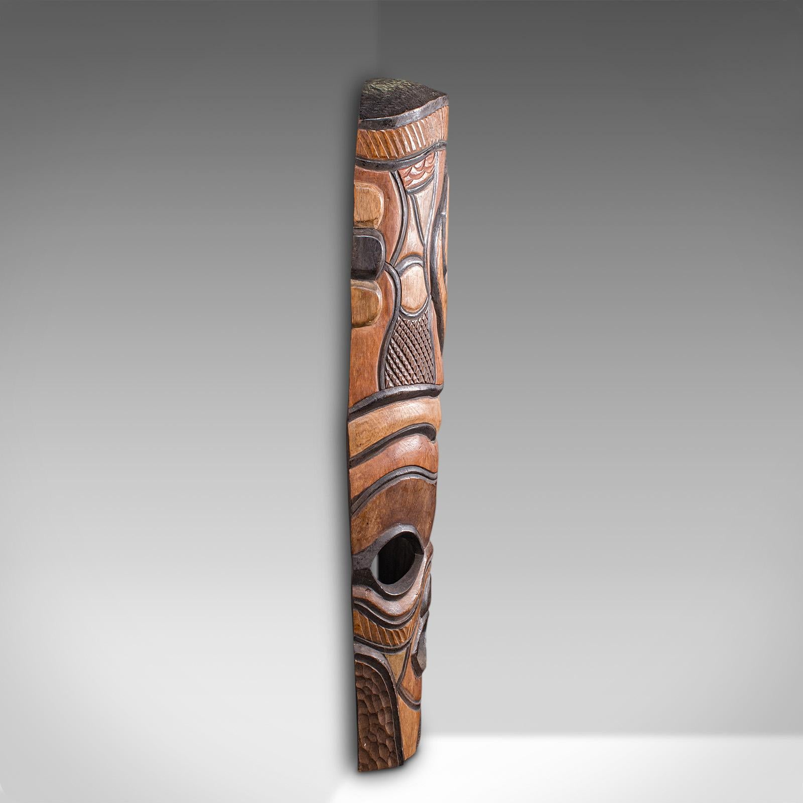Máscara Tribal Vintage Alta, Centroafricana, Ornamento Cultural Decorativo, C.1970 Madera dura en venta