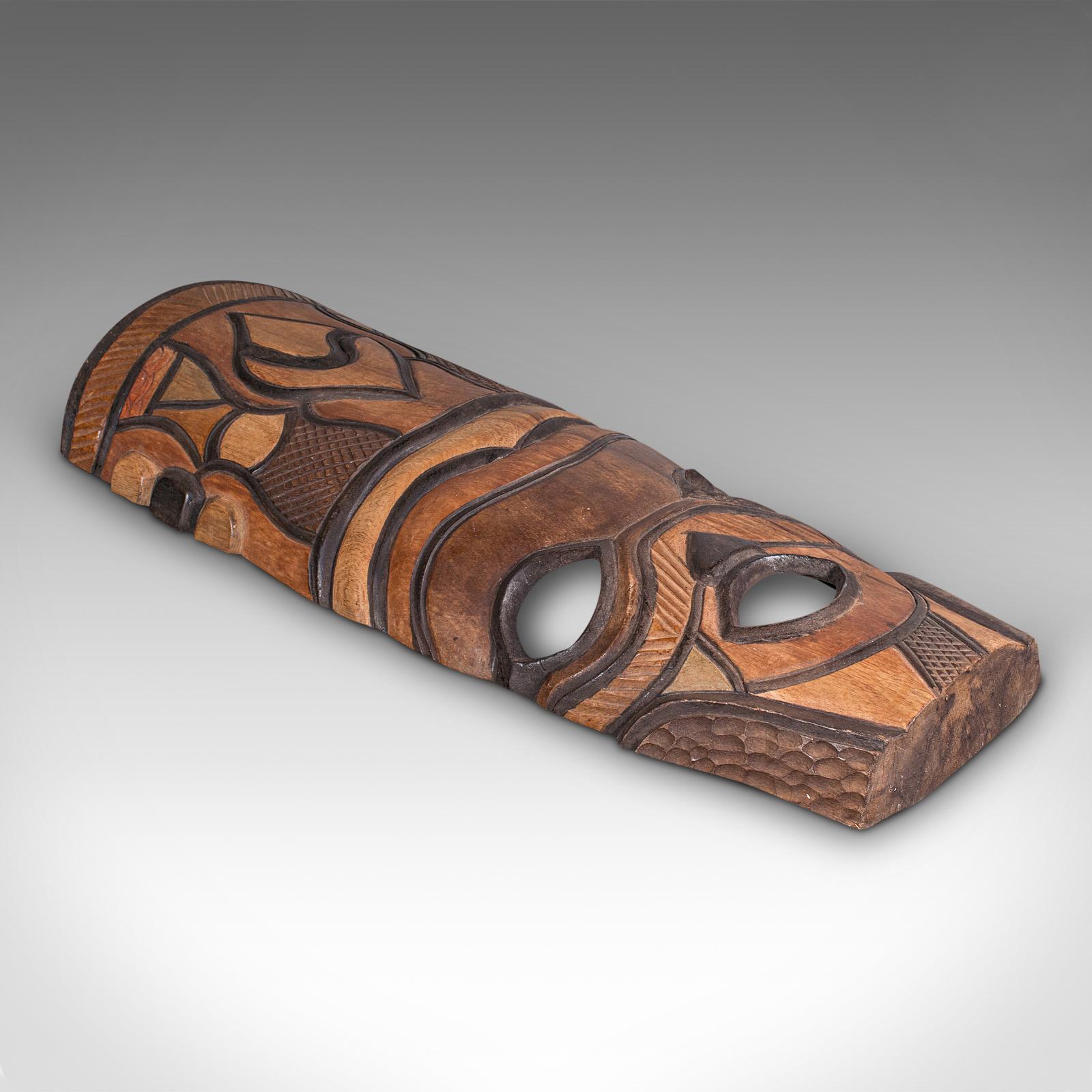 Máscara Tribal Vintage Alta, Centroafricana, Ornamento Cultural Decorativo, C.1970 en venta 1