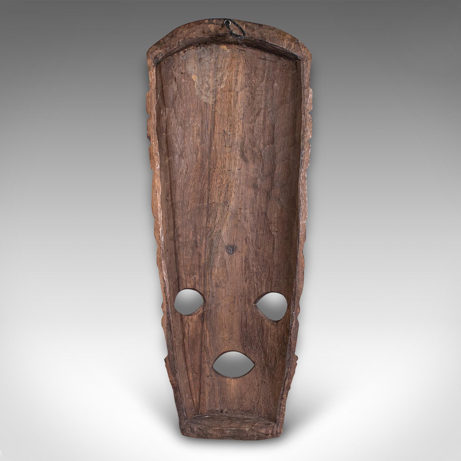 Máscara Tribal Vintage Alta, Centroafricana, Ornamento Cultural Decorativo, C.1970 en venta 2