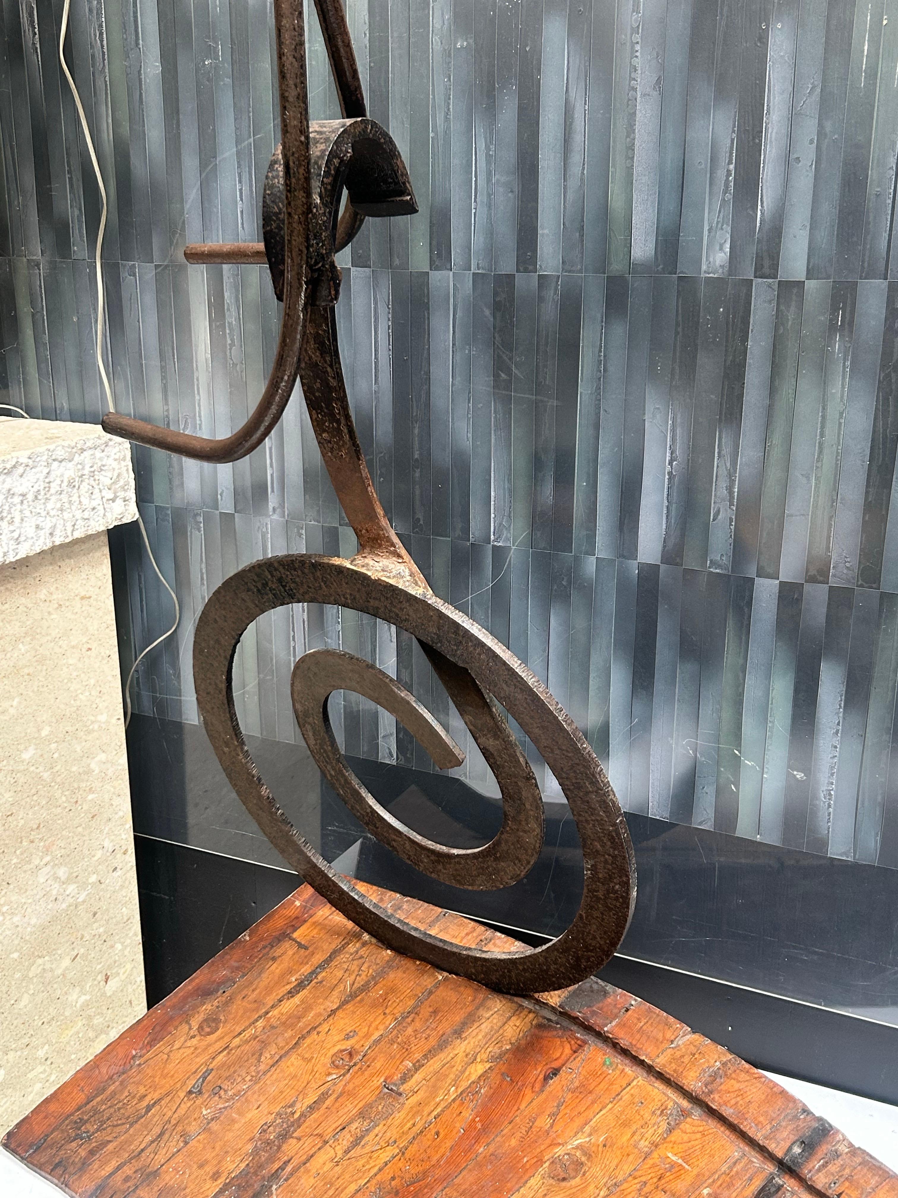 Große skurrile Bodenskulptur 1987 (Stahl) im Angebot