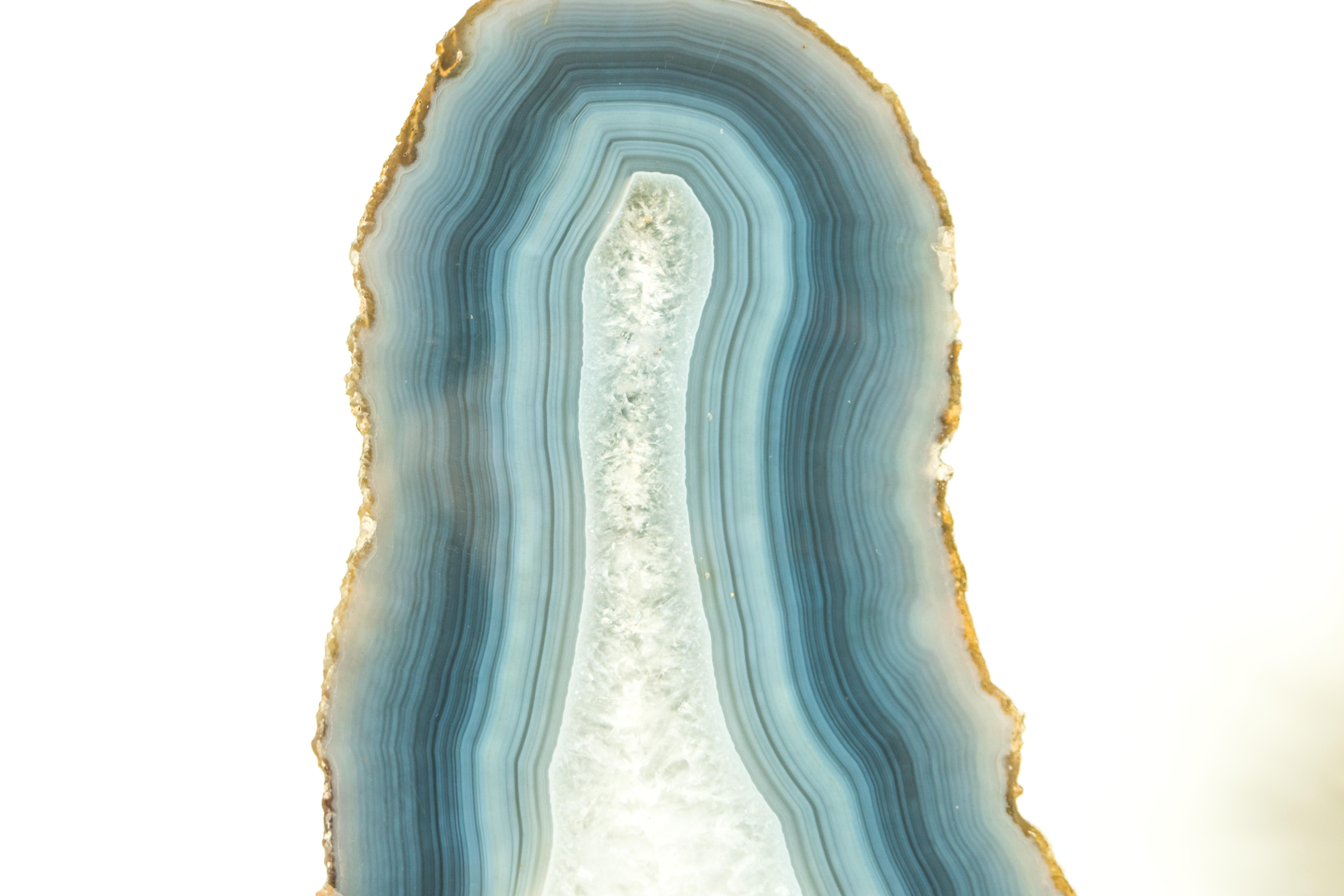 Tall White and Blue Lace Agate Geode Slice, All-Natural & Doube-Sided  In New Condition For Sale In Ametista Do Sul, BR