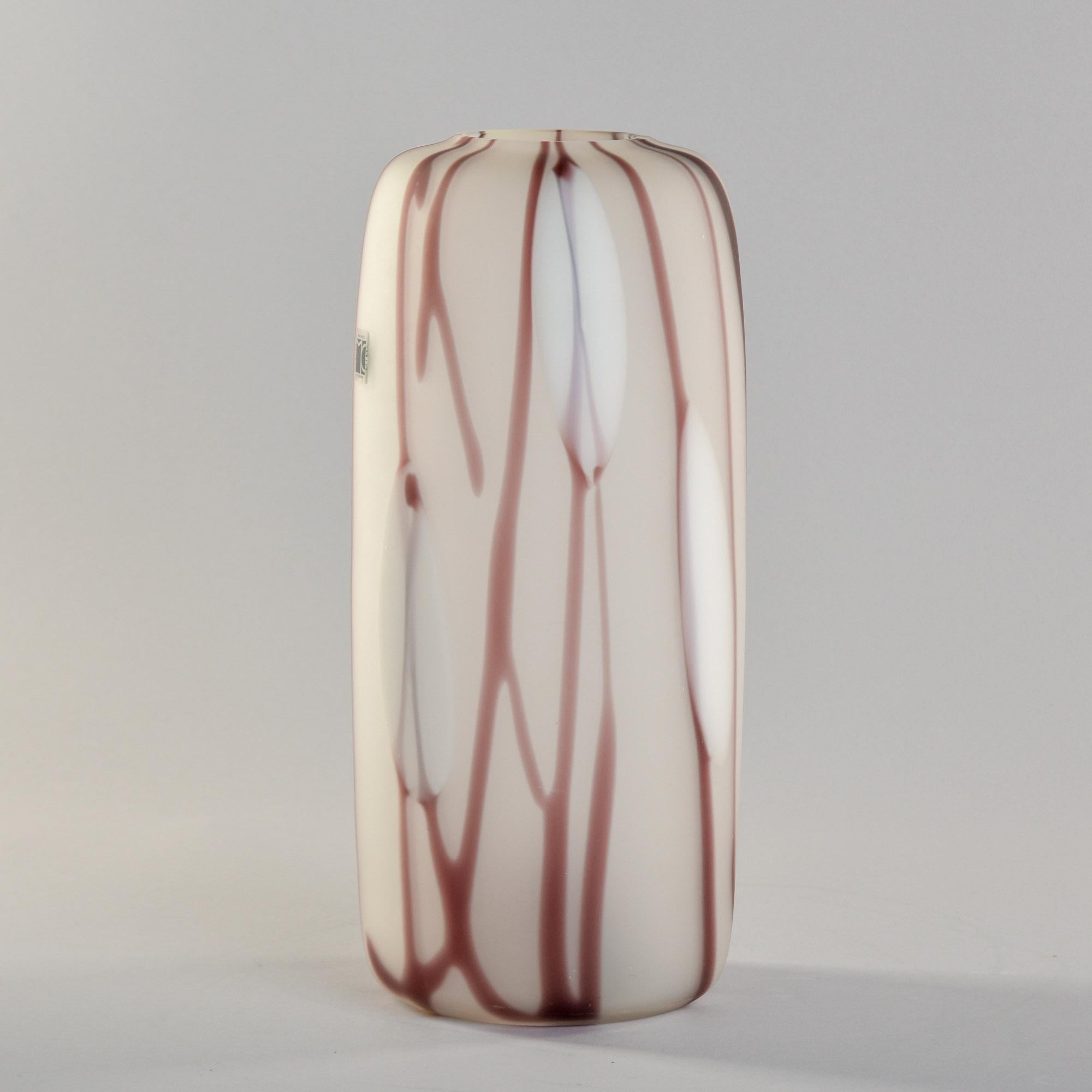 Große Vase aus Murano-Glas von Carlo Moretti in Weiß und Preiselbeere (Moderne der Mitte des Jahrhunderts) im Angebot
