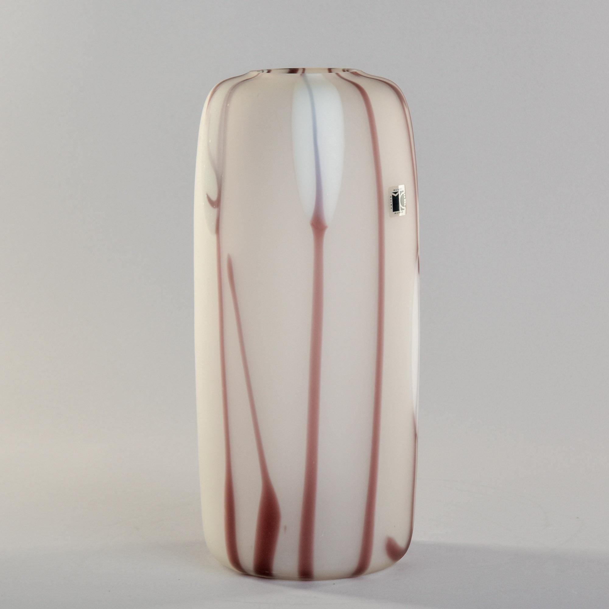 Große Vase aus Murano-Glas von Carlo Moretti in Weiß und Preiselbeere im Zustand „Gut“ im Angebot in Troy, MI