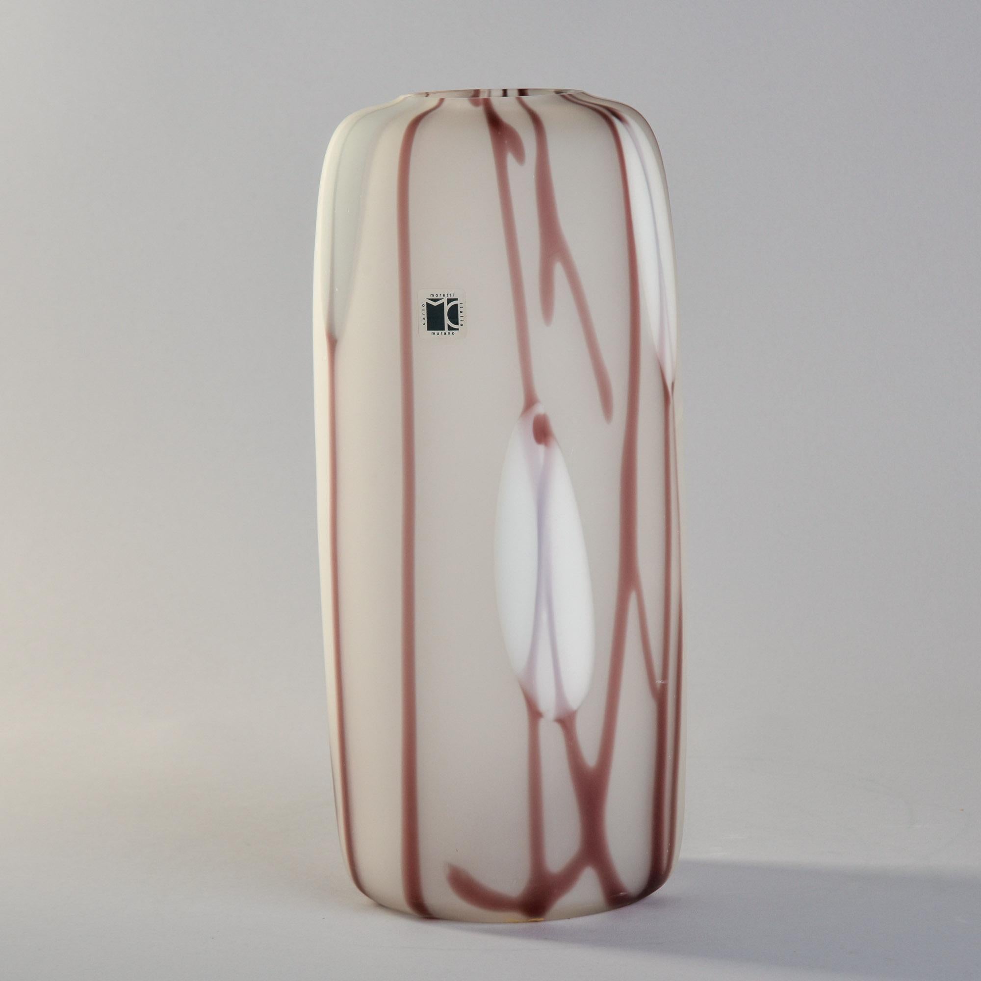 Große Vase aus Murano-Glas von Carlo Moretti in Weiß und Preiselbeere (20. Jahrhundert) im Angebot