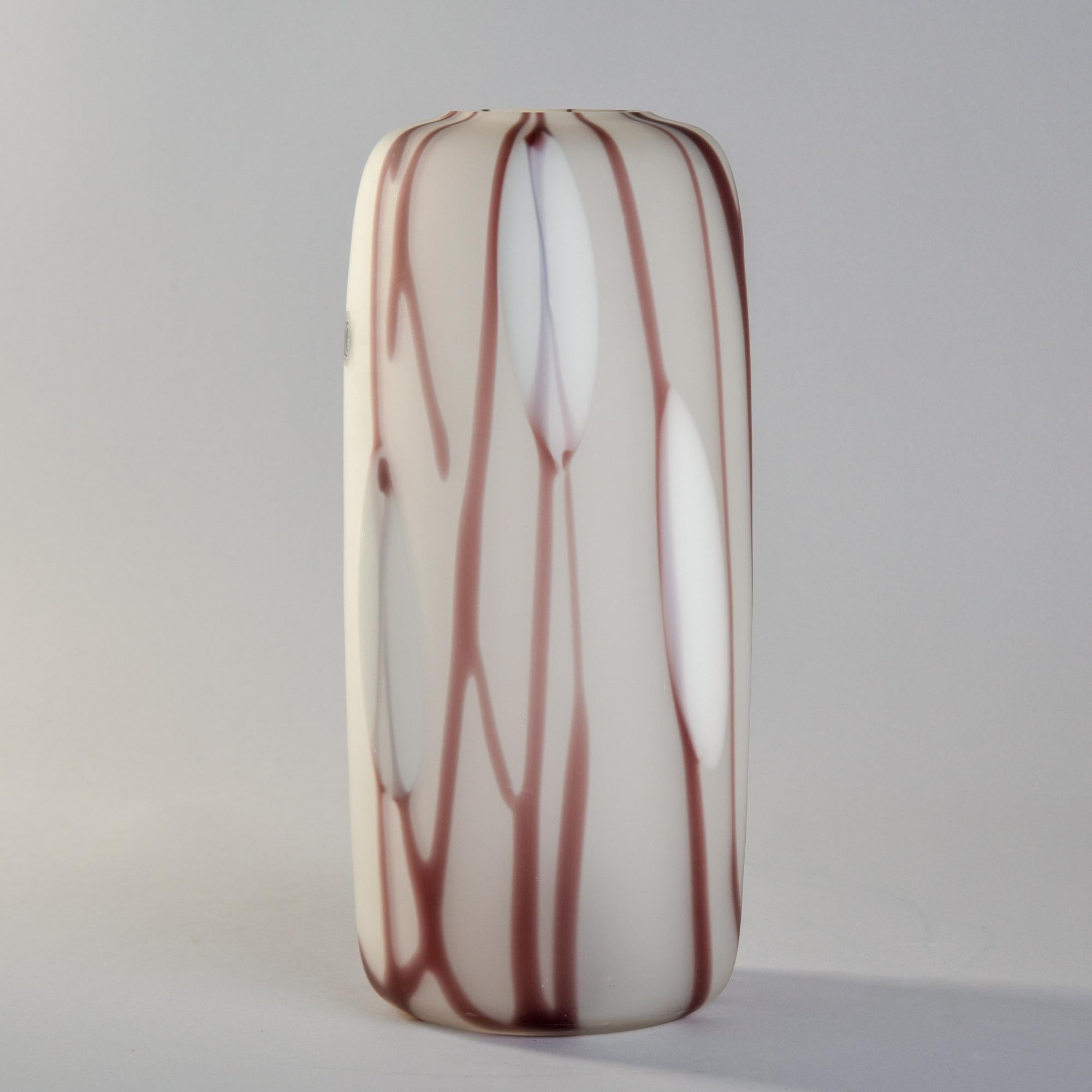 Große Vase aus Murano-Glas von Carlo Moretti in Weiß und Preiselbeere im Angebot 2