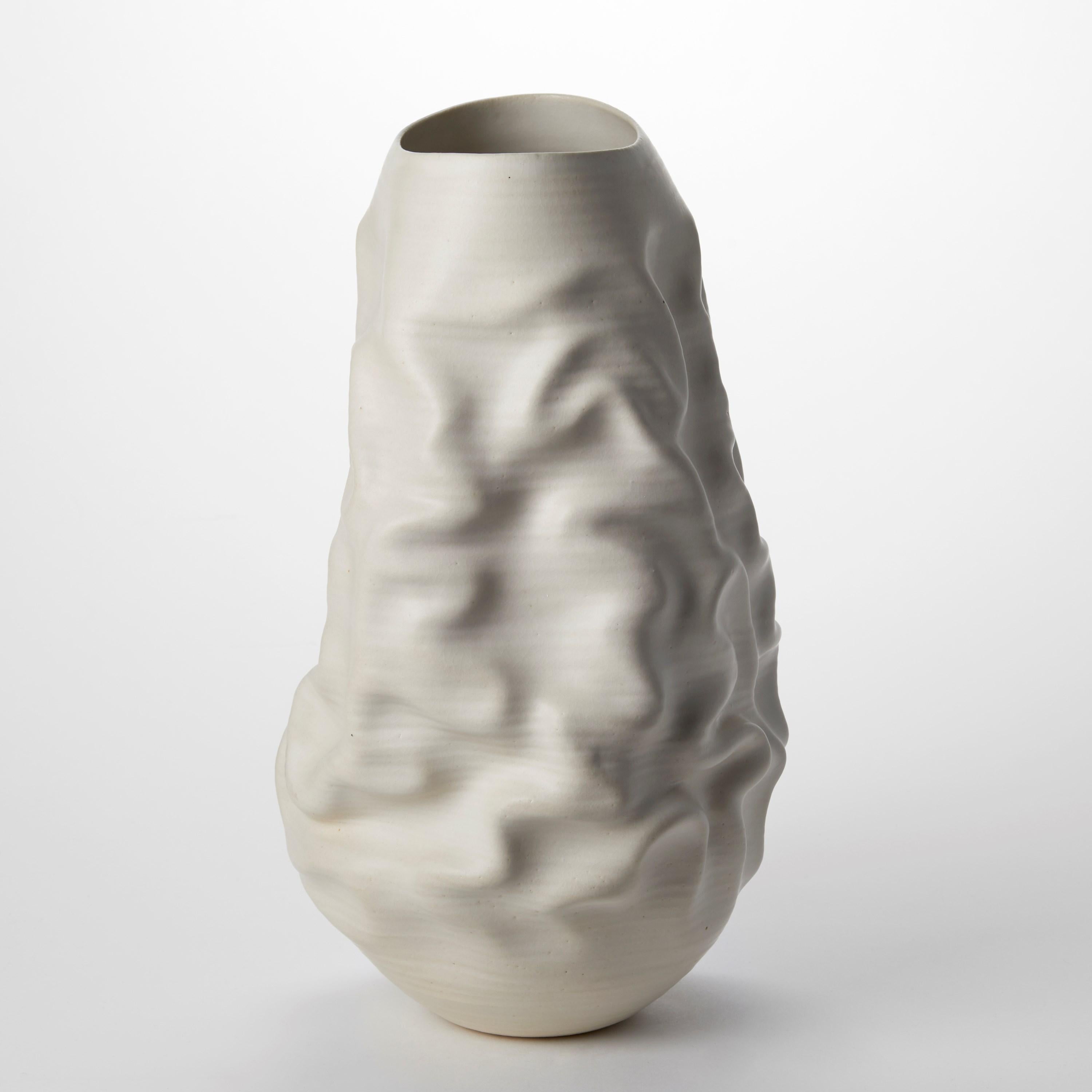 Organico moderno Vaso alto bianco disidratato n. 69, sgualcito di Nicholas Arroyave-Portela in vendita