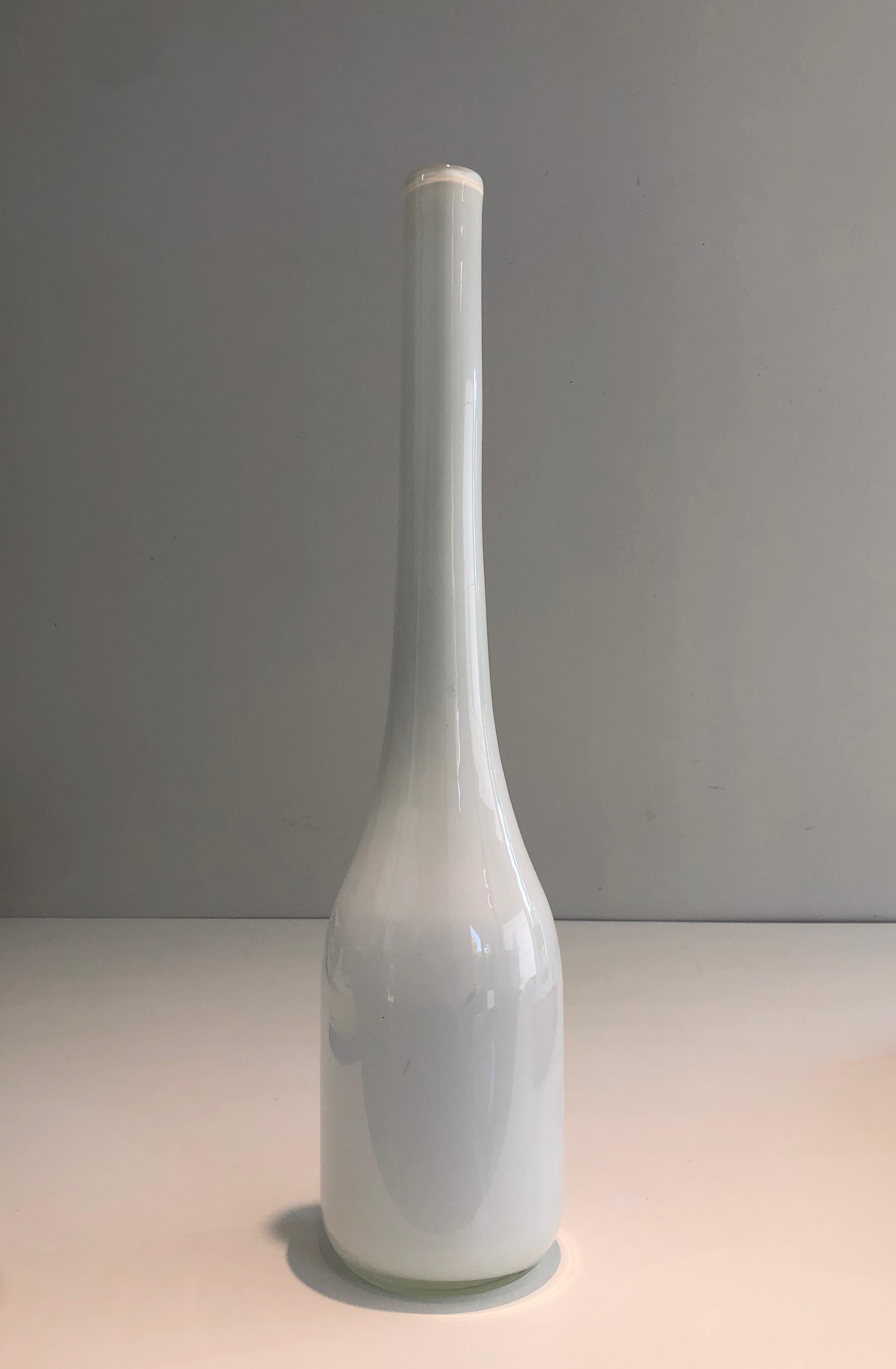 Tall White Opaline Glass Vase, French Work, Circa 1970 In Good Condition For Sale In Marcq-en-Barœul, Hauts-de-France