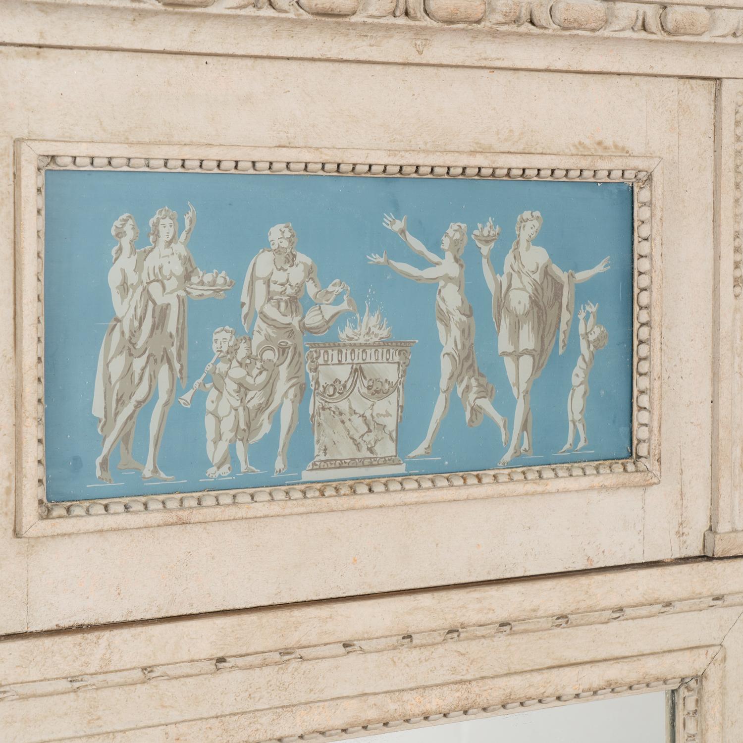Großer weiß bemalter Trumeau-Spiegel mit griechischen Figuren, Schweden um 1900 (20. Jahrhundert) im Angebot