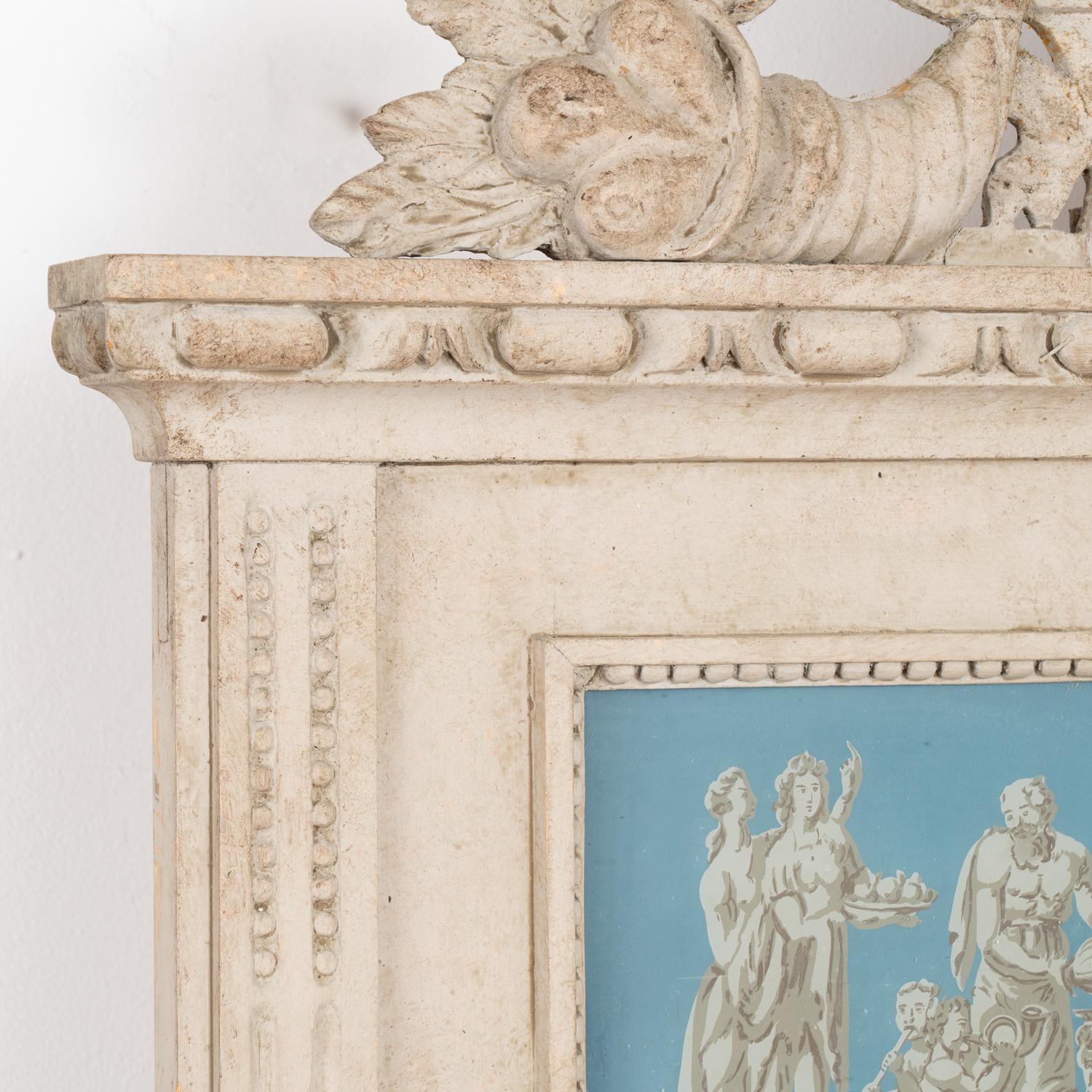 Großer weiß bemalter Trumeau-Spiegel mit griechischen Figuren, Schweden um 1900 im Angebot 1