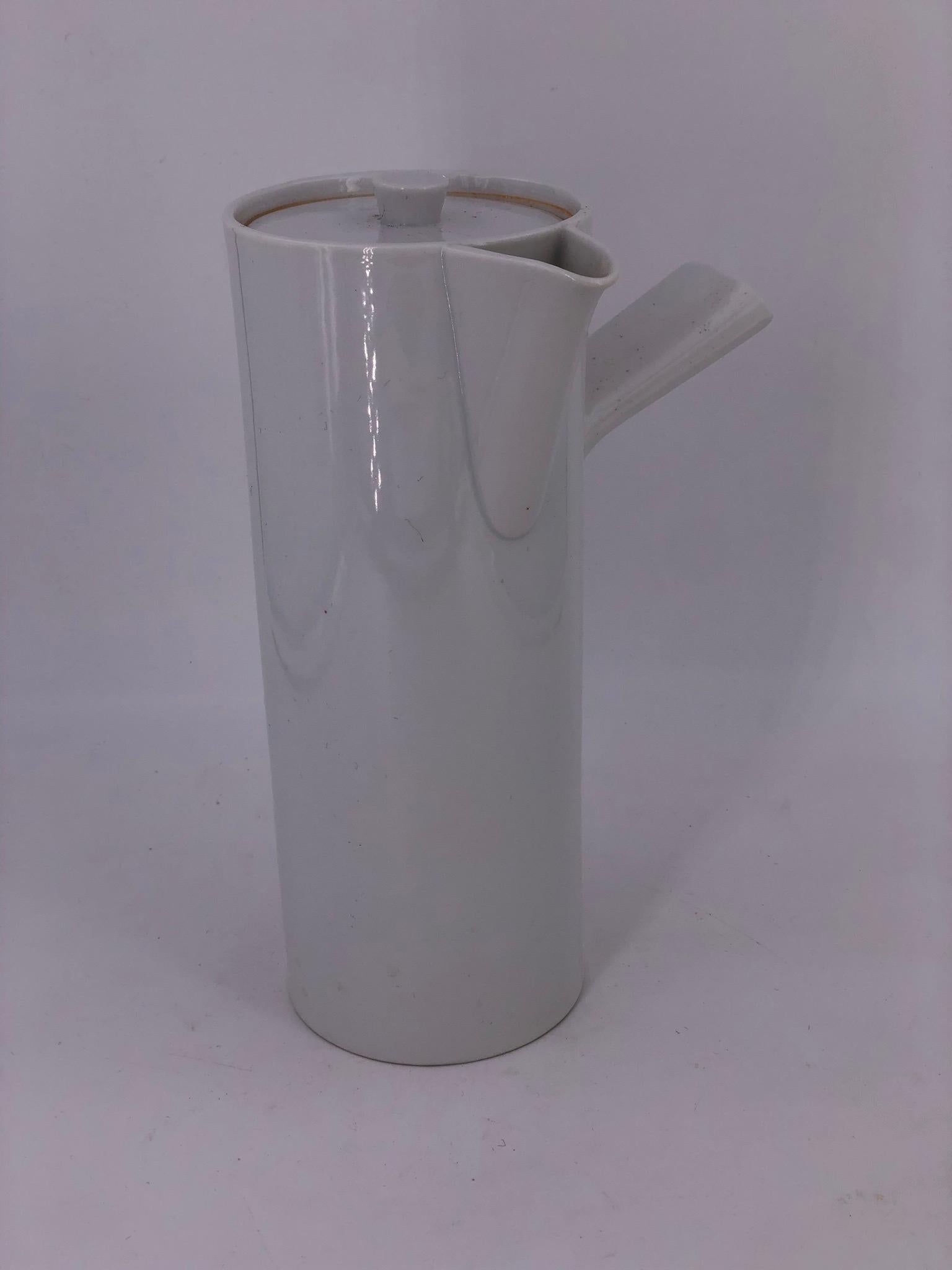 A beautiful tall white porcelain coffee pitcher, in the style of Kenji Fujita, circa 1960s unmarked in great condition.