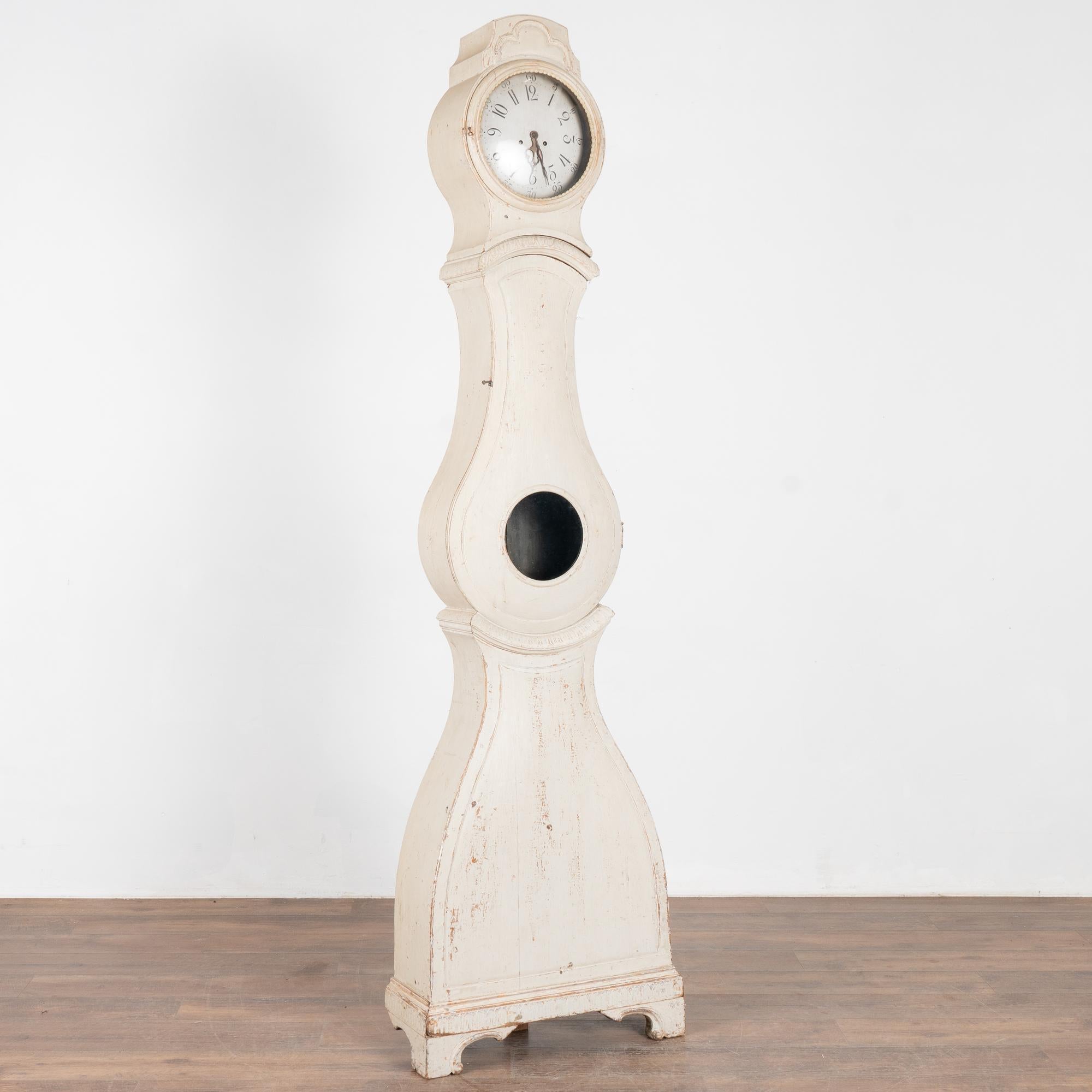 Swedish mora grandfather clocks are identified by their gentle curves and classic style as seen in this exceptional longcase clock that stands just over 7.5' tall.
Restored, later professionally painted in layered shades of antique white and lightly