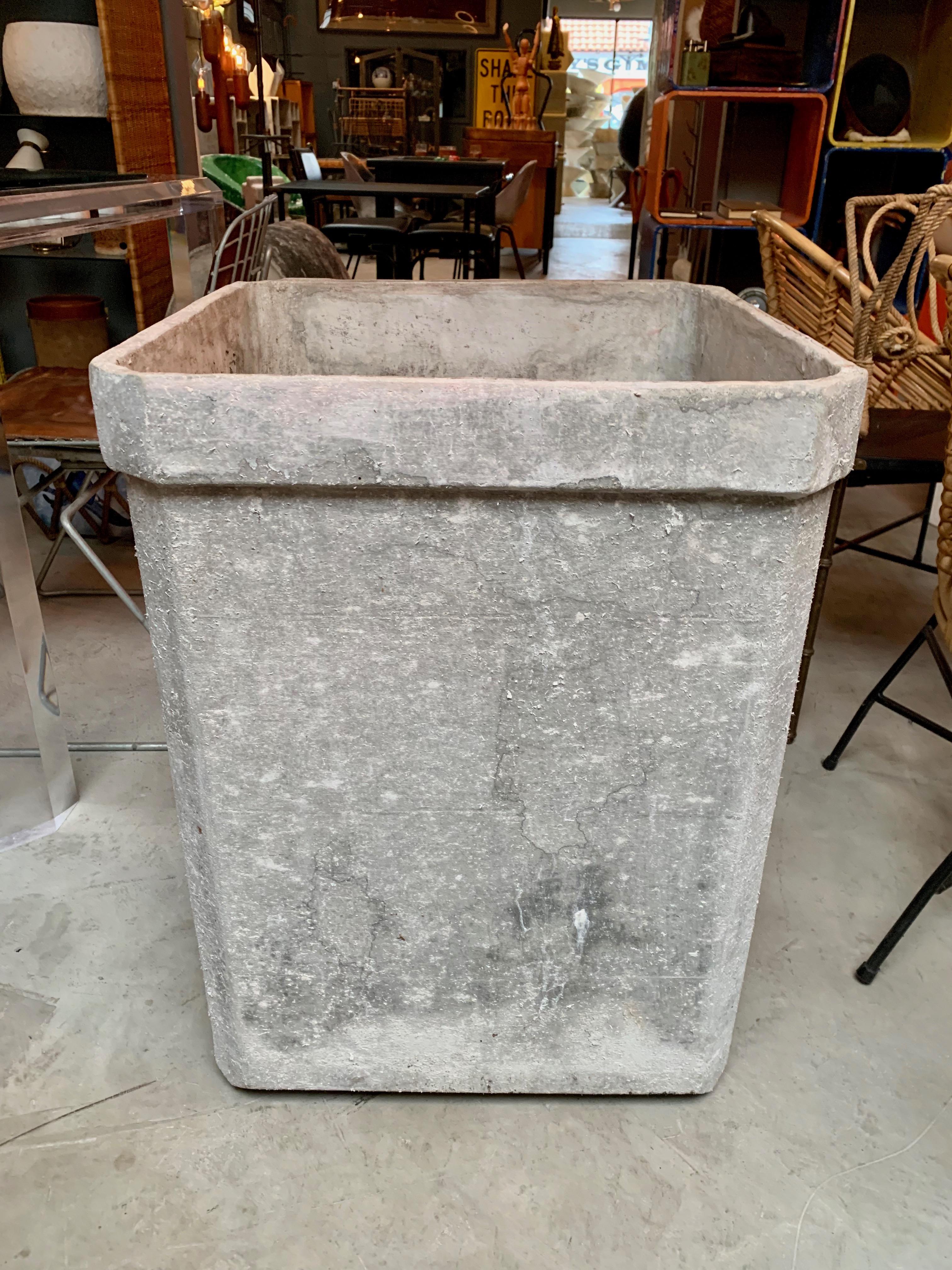 Great oversized planter by Willy Guhl for Eternit. Classic design. Fantastic original patina and in very good condition. Tall bin perfect for planting a tree or large plant. Only one available. 


