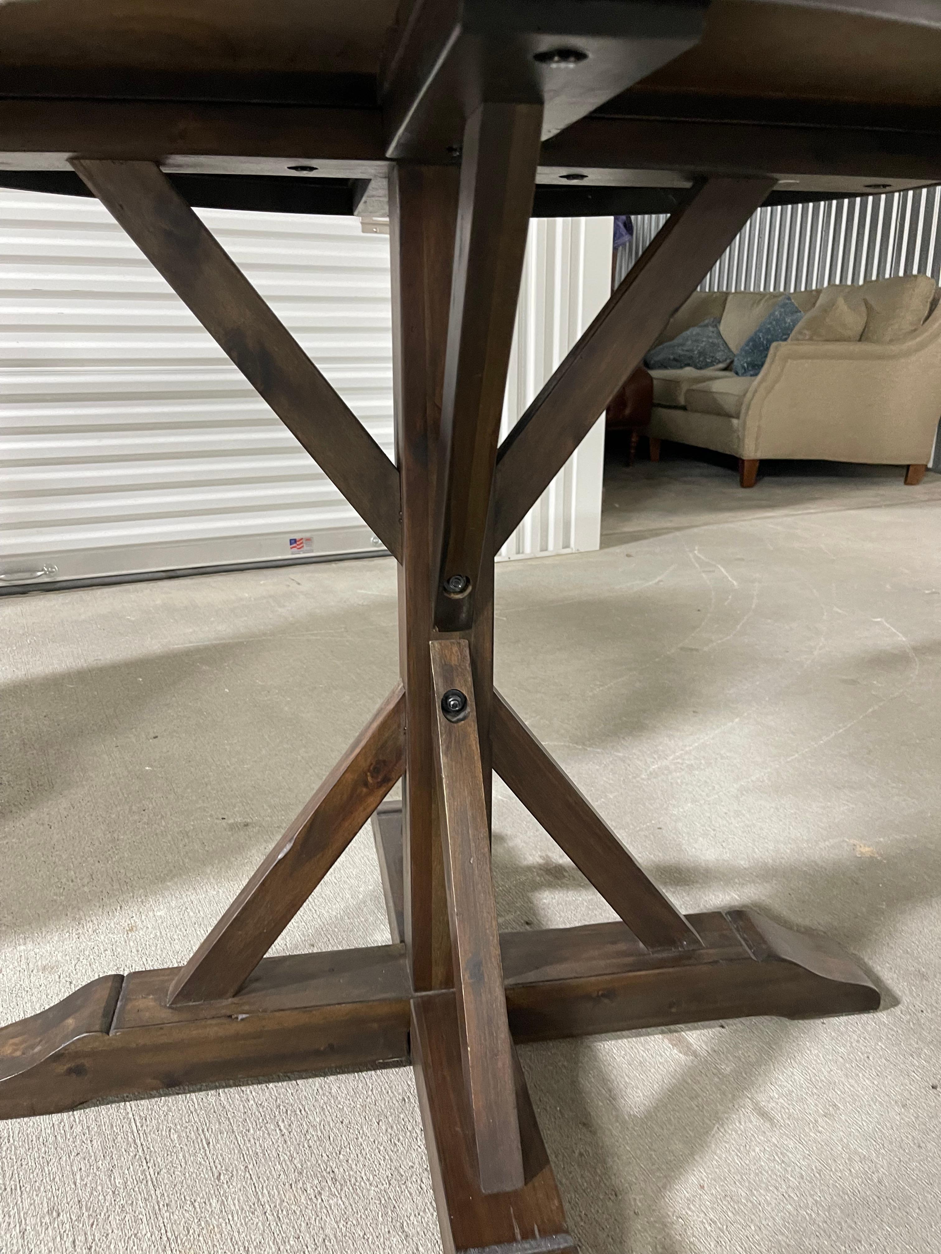 Chêne Grande table ronde à boissons ou de bar en Wood, 21e siècle en vente