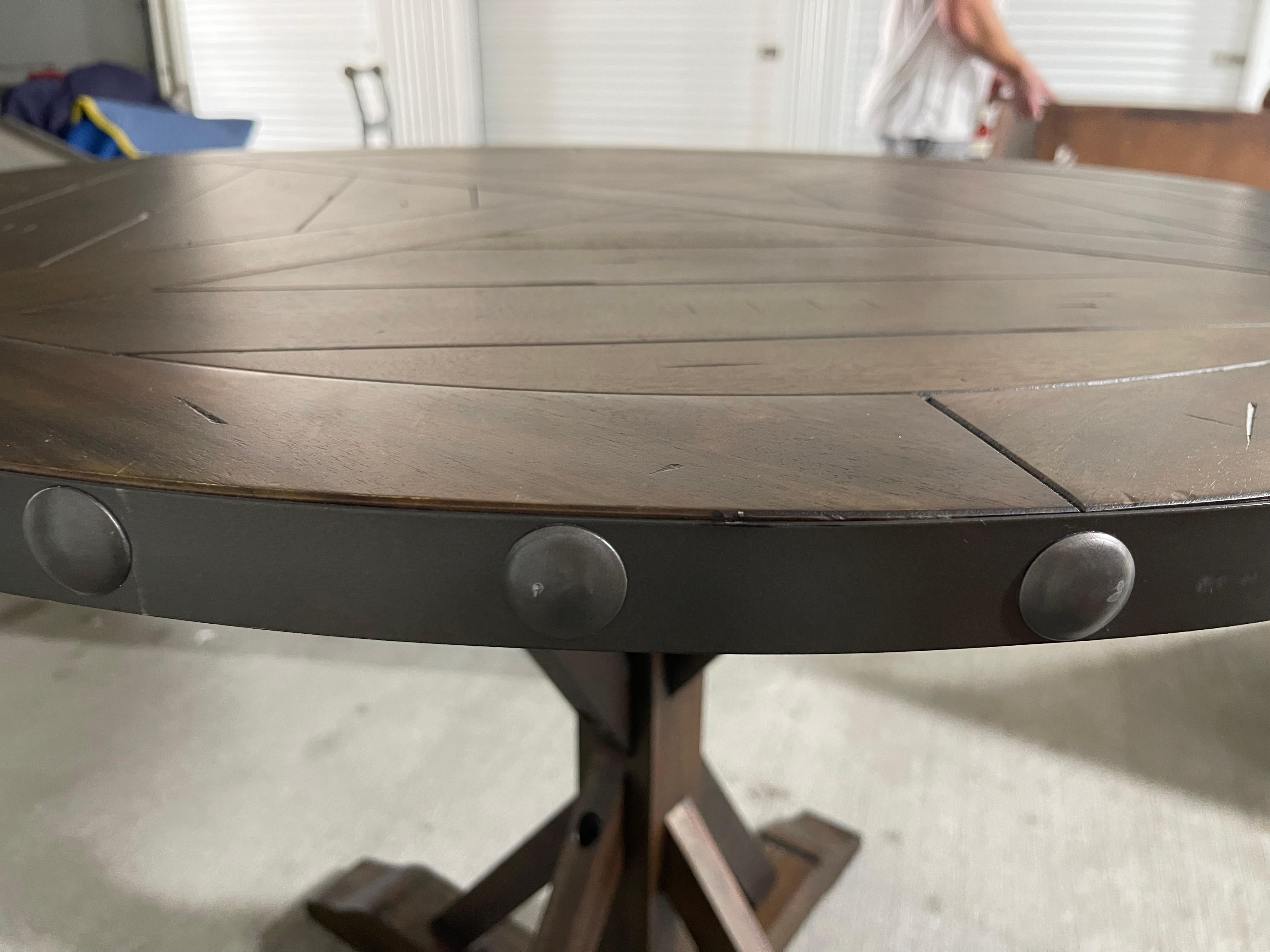 Grande table ronde à boissons ou de bar en Wood, 21e siècle en vente 1
