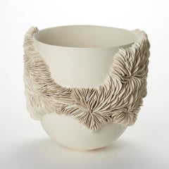 Großes Wickelgefäß II, handgefertigter Tafelaufsatz aus Porzellan von Olivia Walker