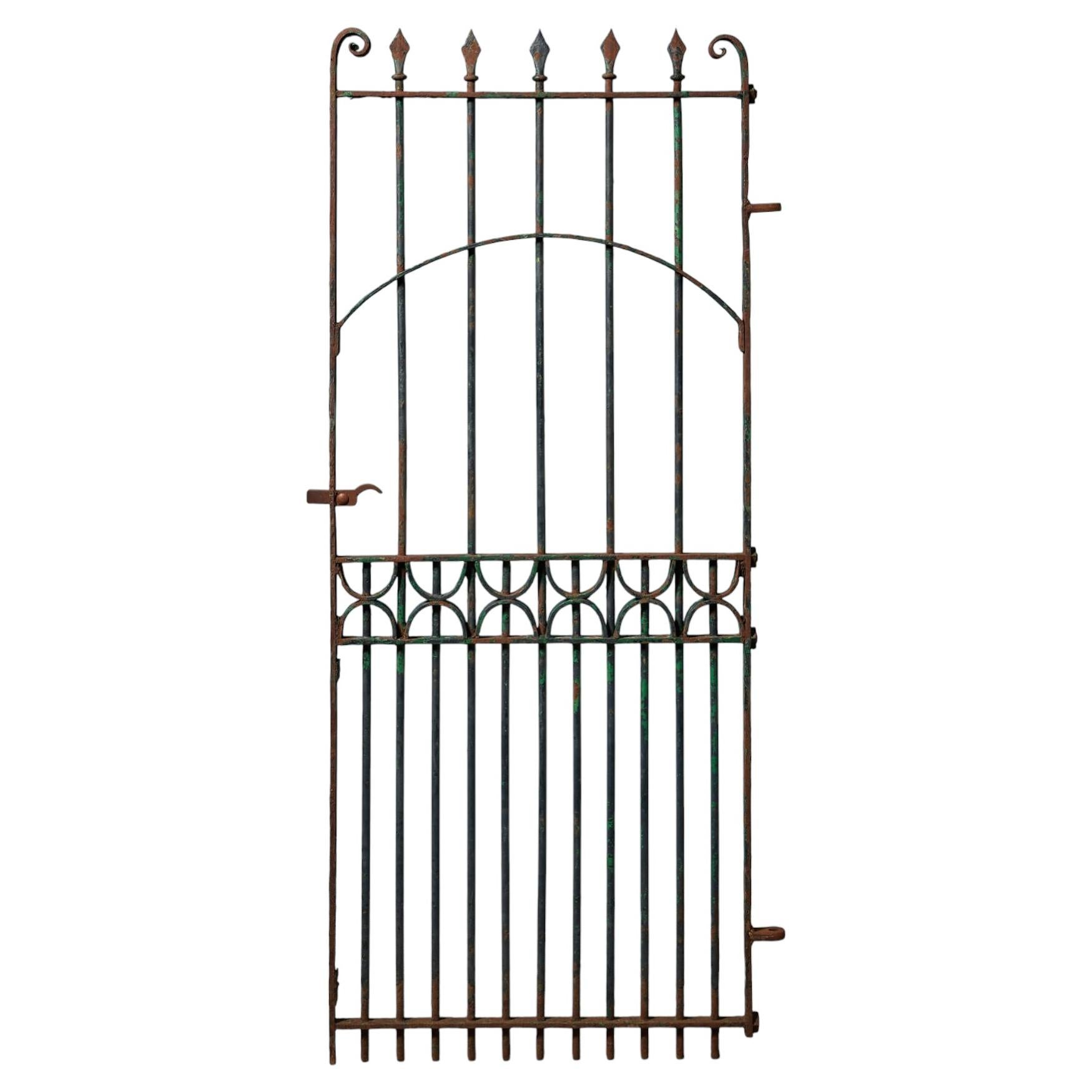 Puerta lateral alta de hierro forjado en venta