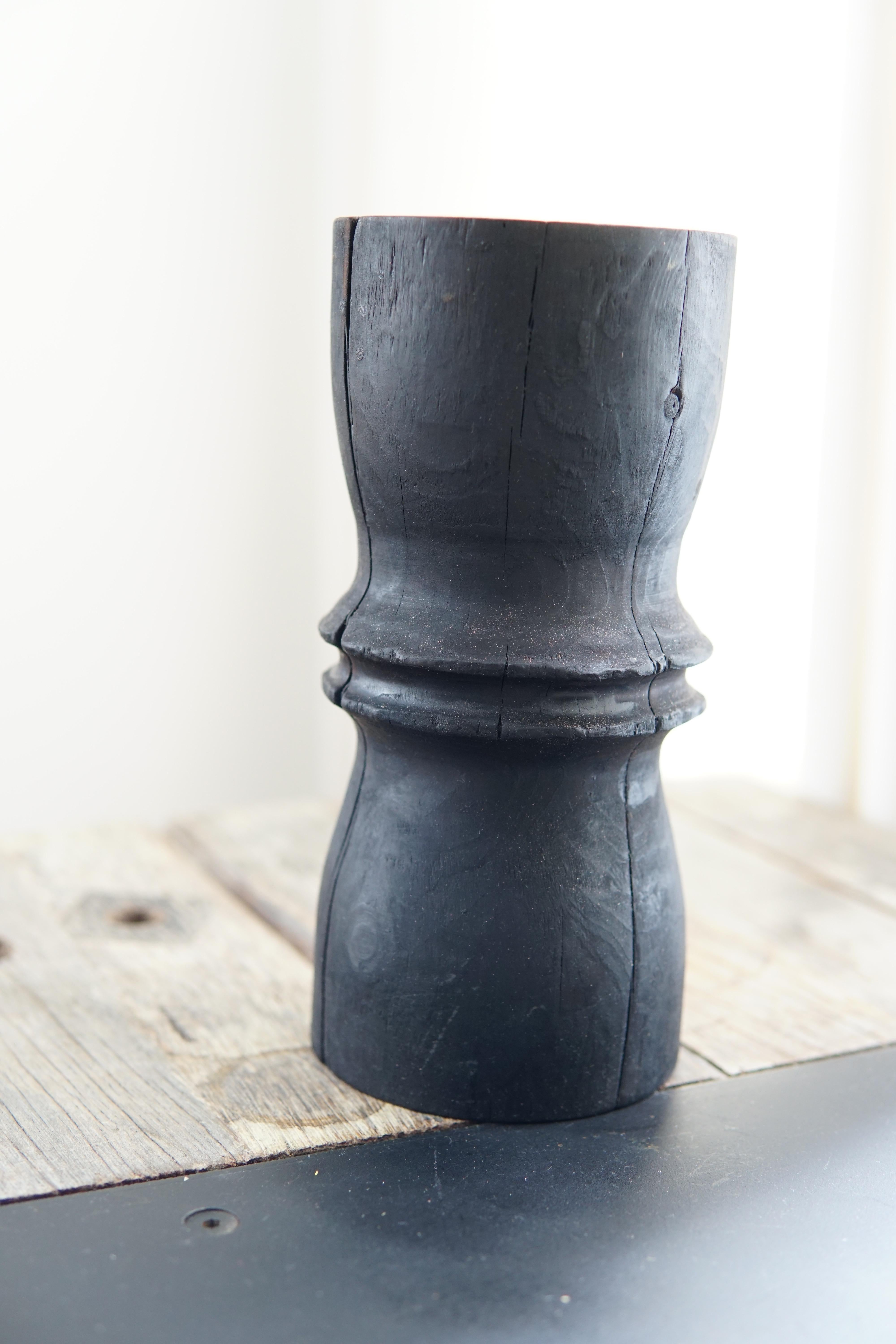 Portacandele a colonna Yakisugi alti in nero Primitive di Seven Cedars Co in vendita 5