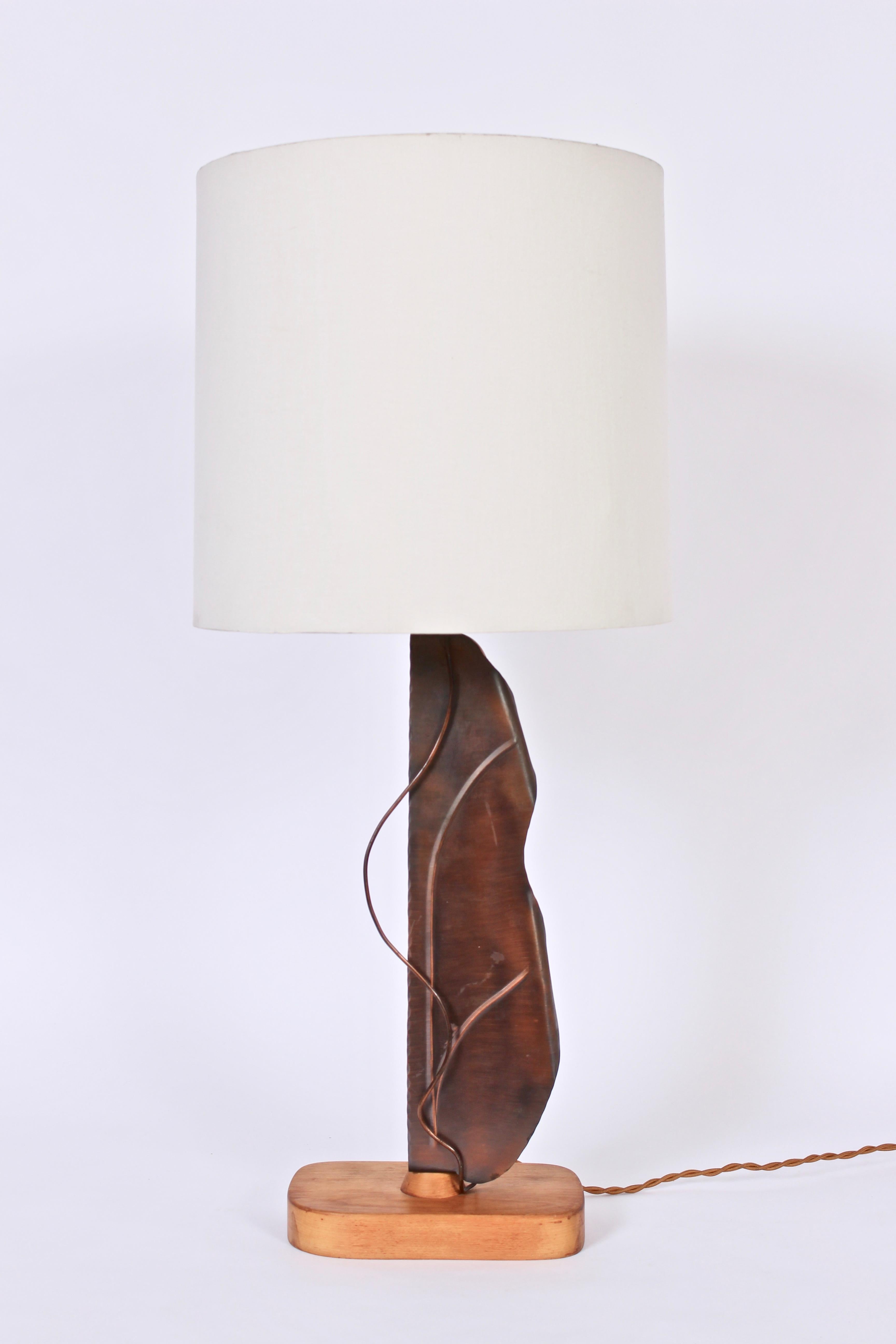 Tall Yasha Heifetz Abstract Copper & Bleached Mahogany Table Lamp, circa 1950 For Sale 2