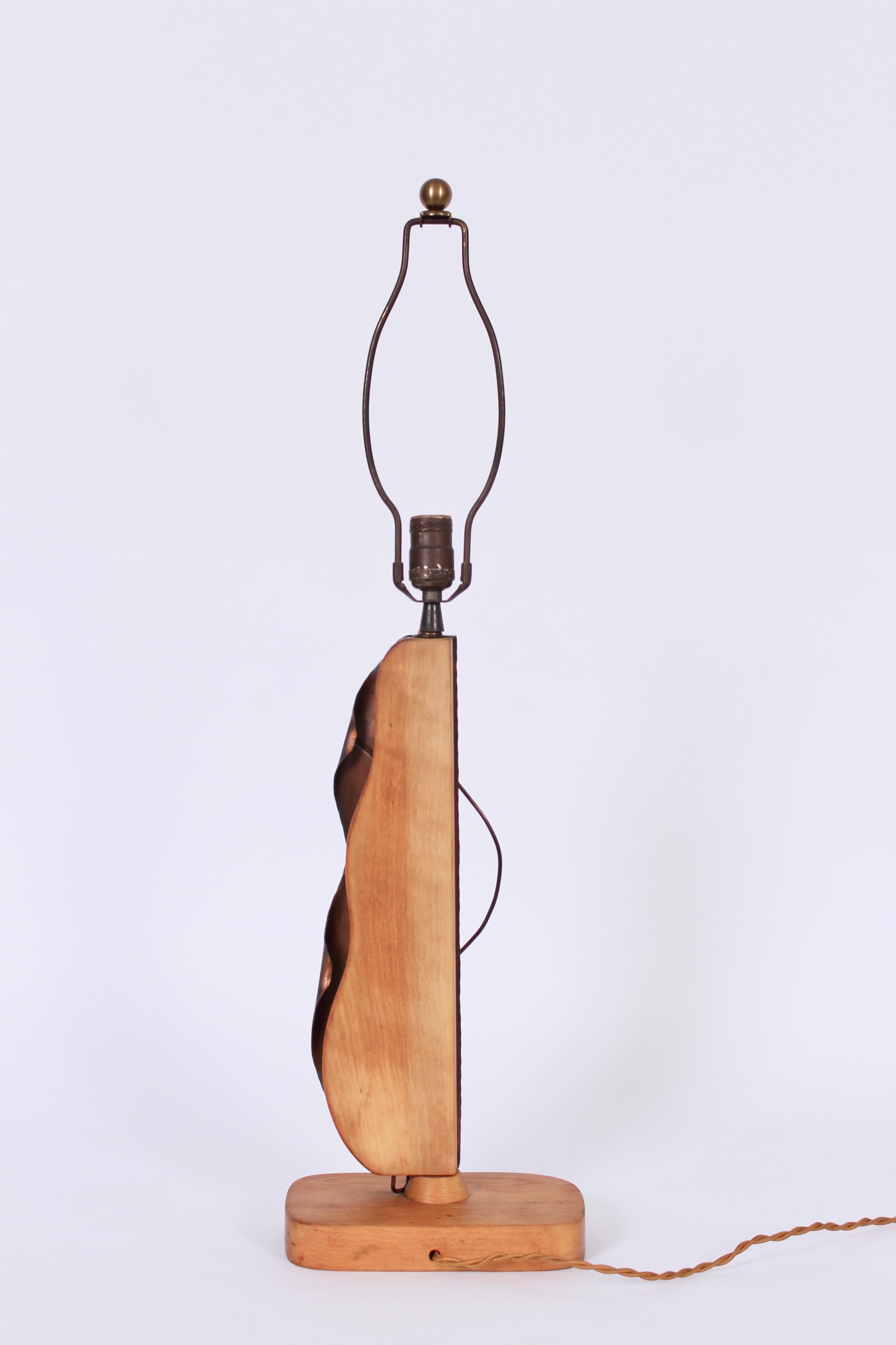 Américain Grande lampe de bureau Yasha Heifetz abstraite en cuivre et acajou blanchi, vers 1950 en vente
