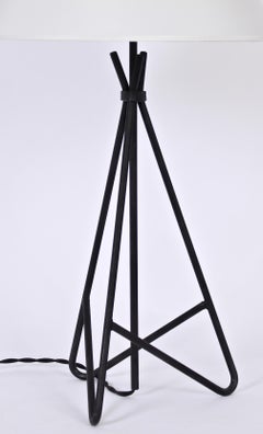 Tall Frederic Weinberg Style Clasped Black Iron Wire Tripod Table Lamp, 1950s