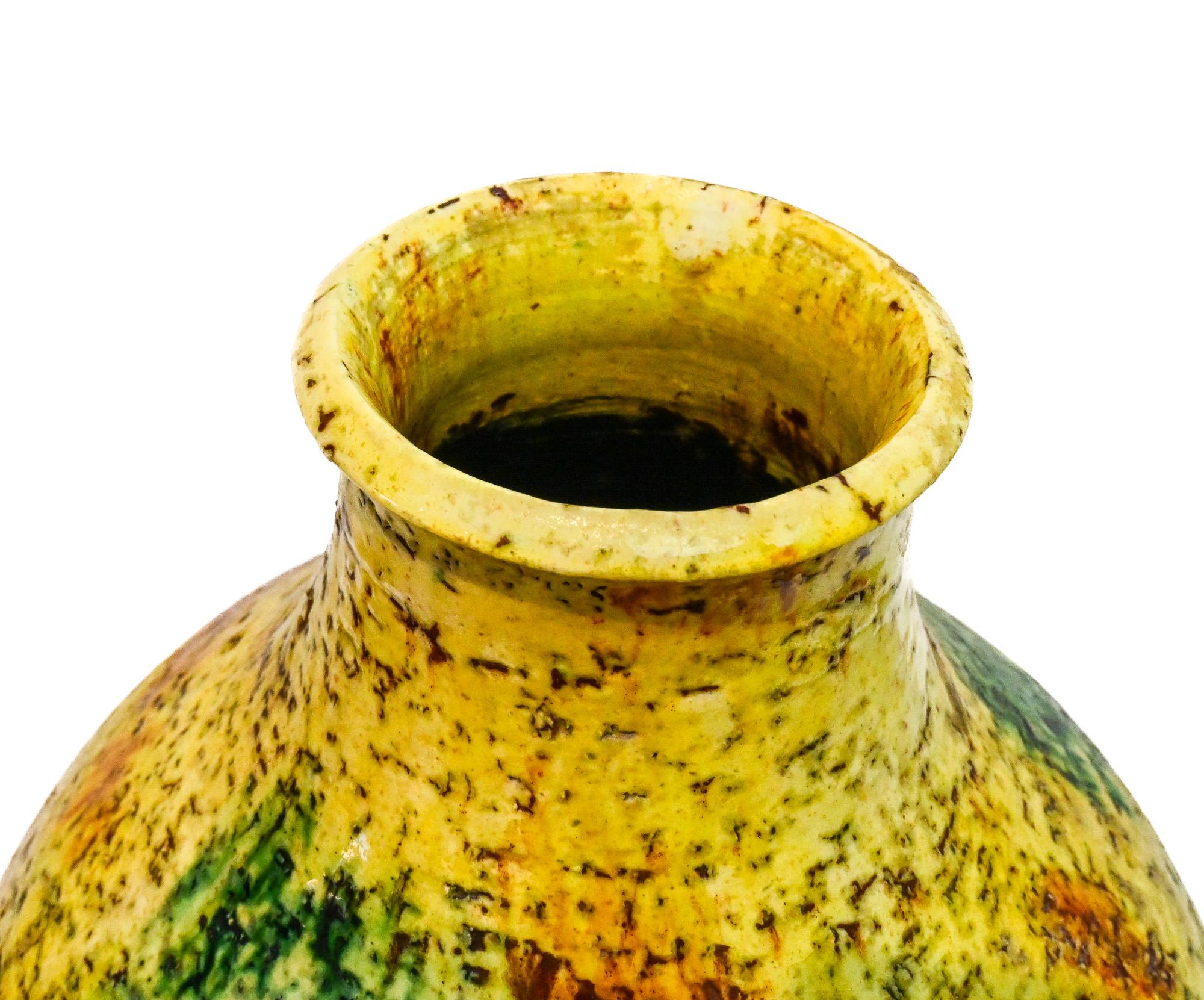 Grand vase rond jaune de Marcello Fantoni, Italie État moyen - En vente à Henley-on Thames, Oxfordshire