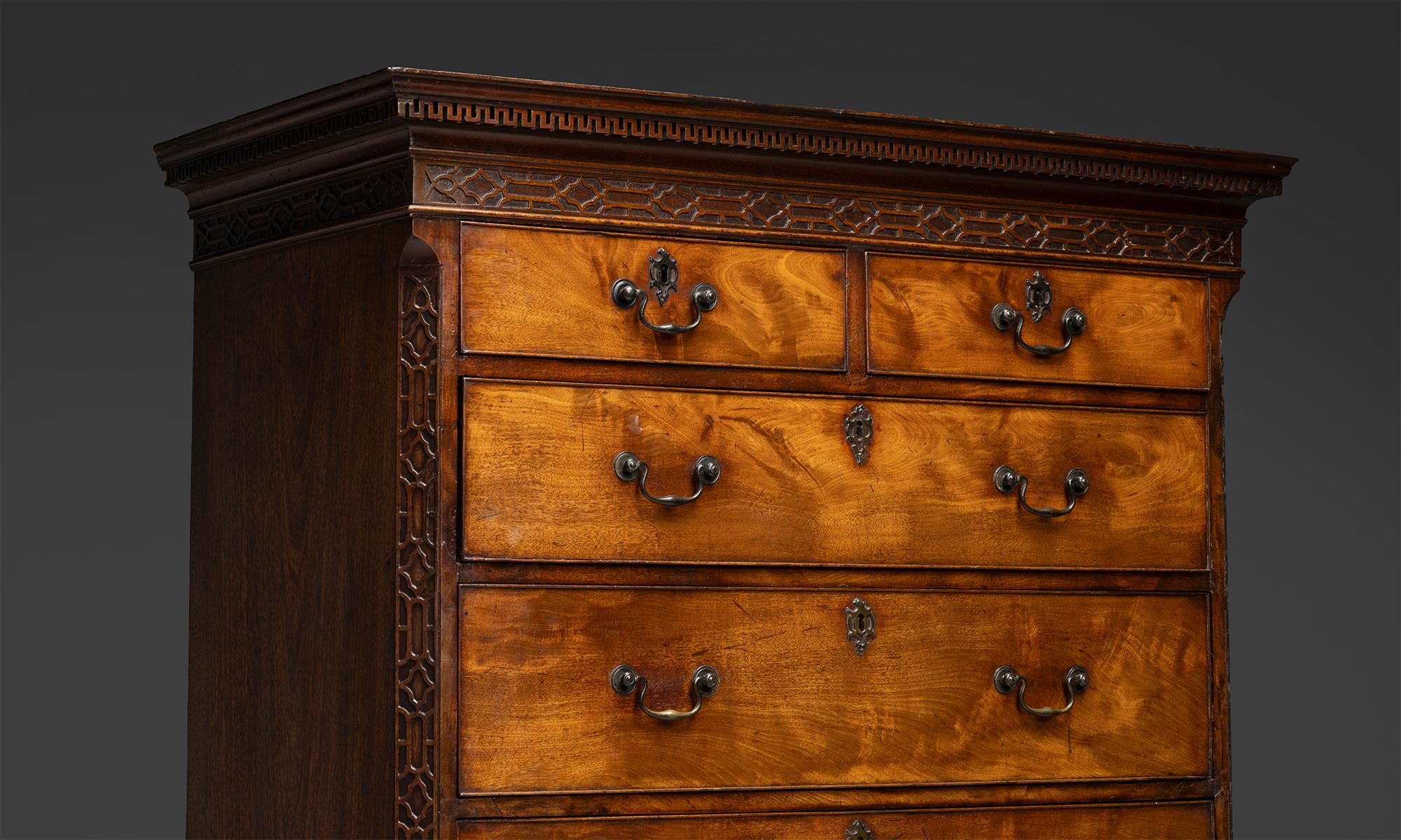 Giorgio III Tallboy Chest of Drawers, England circa 1780 in vendita