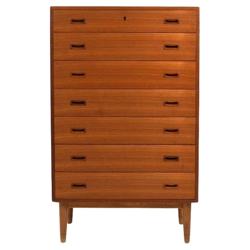 Tallboy chest of drawers in teak by Omann Ju. Møbelfabrik 1960s. Made in teak, legs in oak. Model no.129. 7 drawers.
