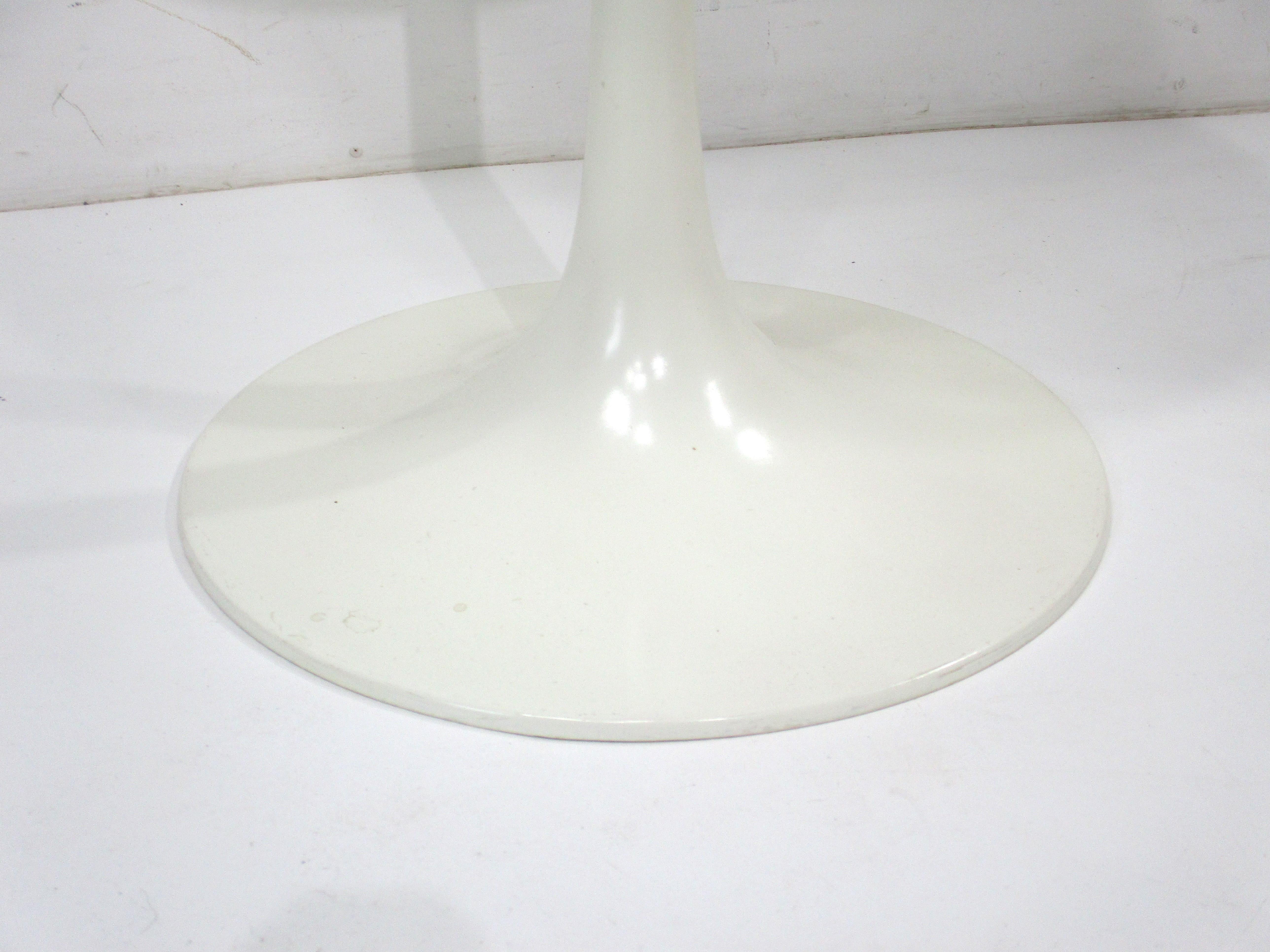 Table d'appoint/table de style Saarinen Taller Tulip de Maurice Burke (A) Bon état - En vente à Cincinnati, OH