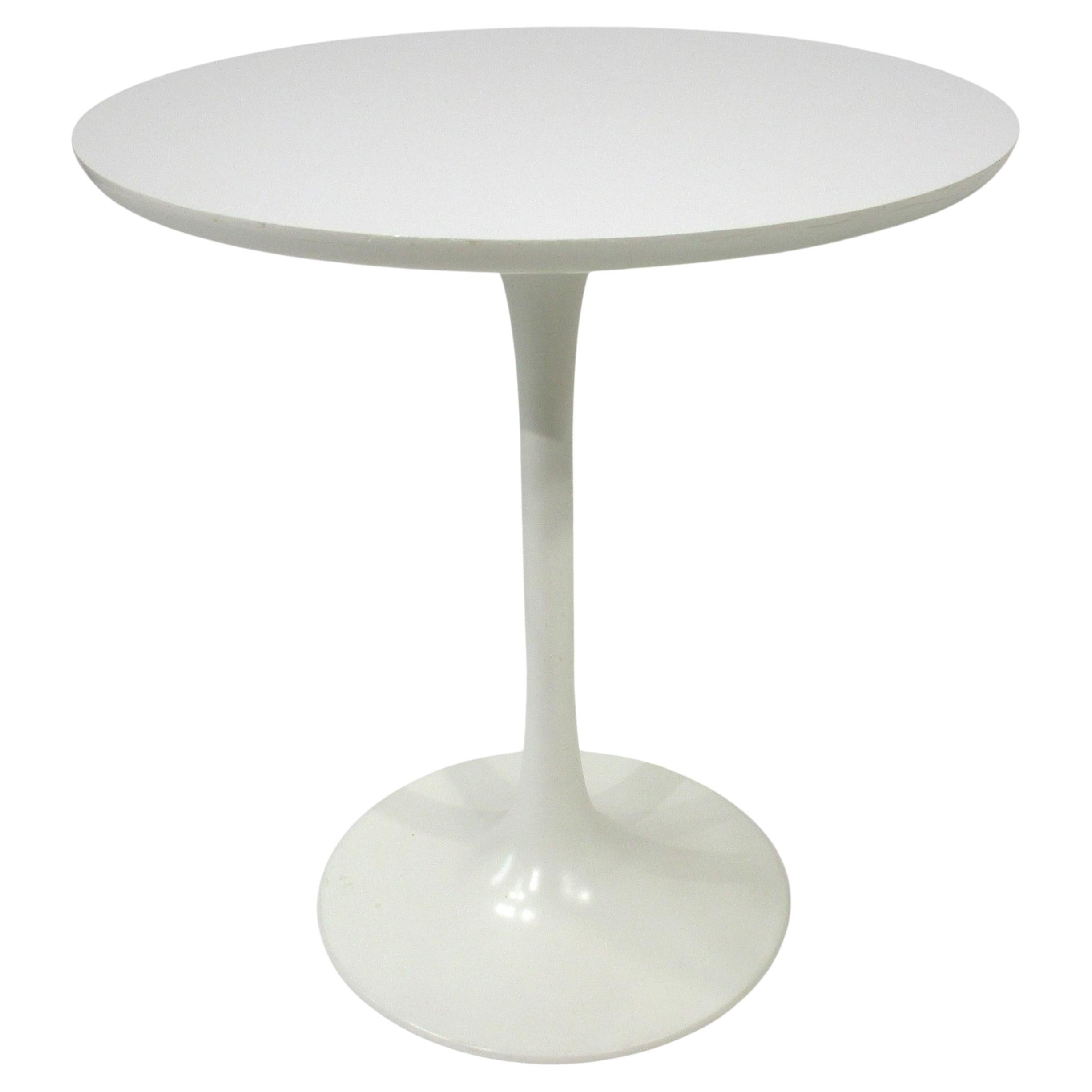Taller Tulip Beistell-/Lampentisch im Saarinen-Stil von Maurice Burke (A)